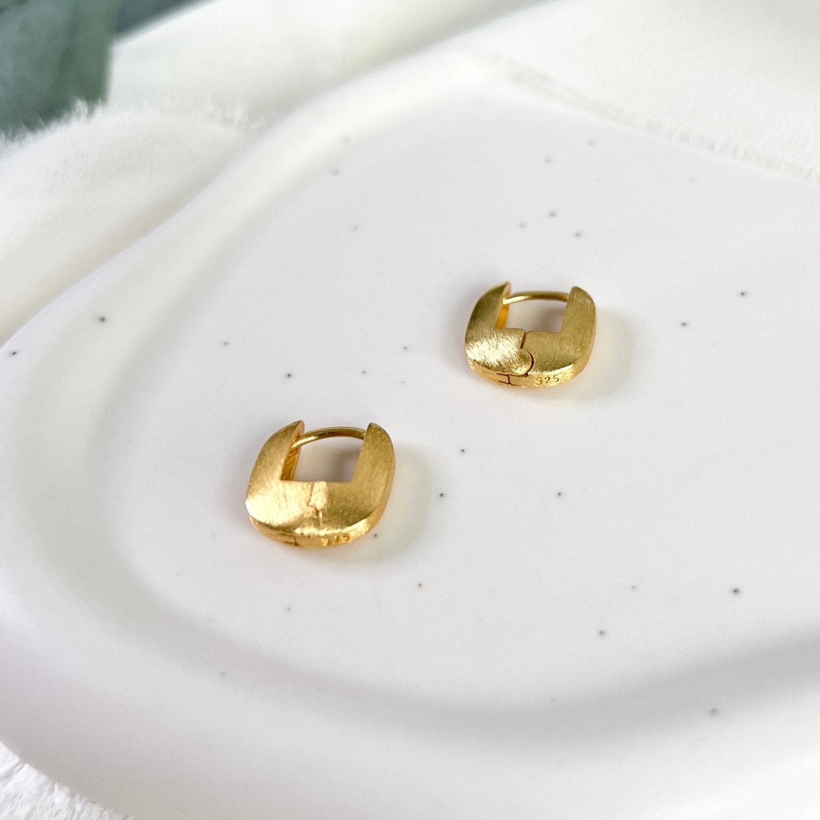 Ohrringe, Creolen, gebürsteter Edelstahl, Silber und Gold, moderne Kreolen rechteckig, - Gold-Ohrringe-Schmuckblüte