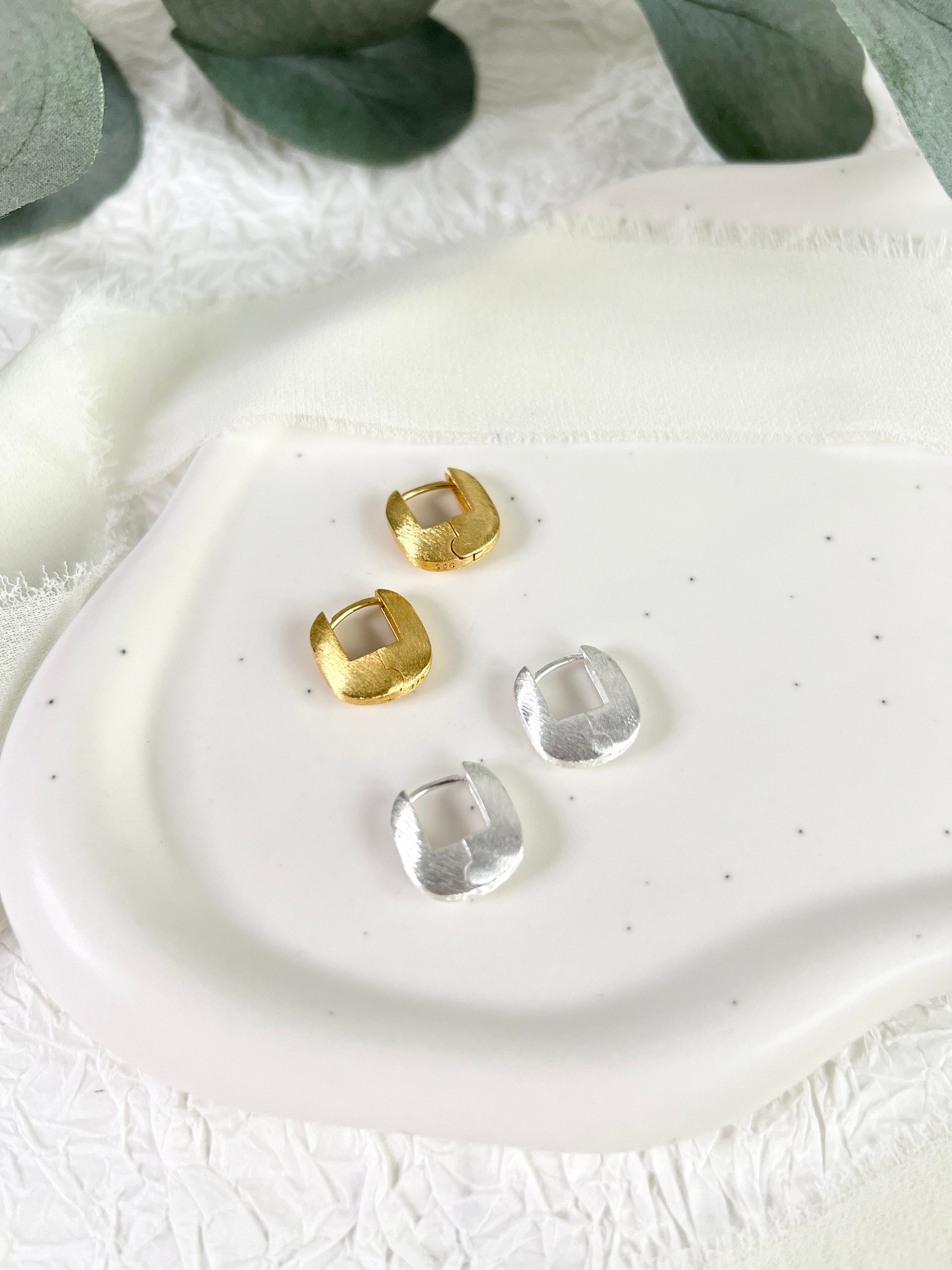 Ohrringe, Creolen, gebürsteter Edelstahl, Silber und Gold, moderne Kreolen rechteckig, - Silber-Ohrringe-Schmuckblüte