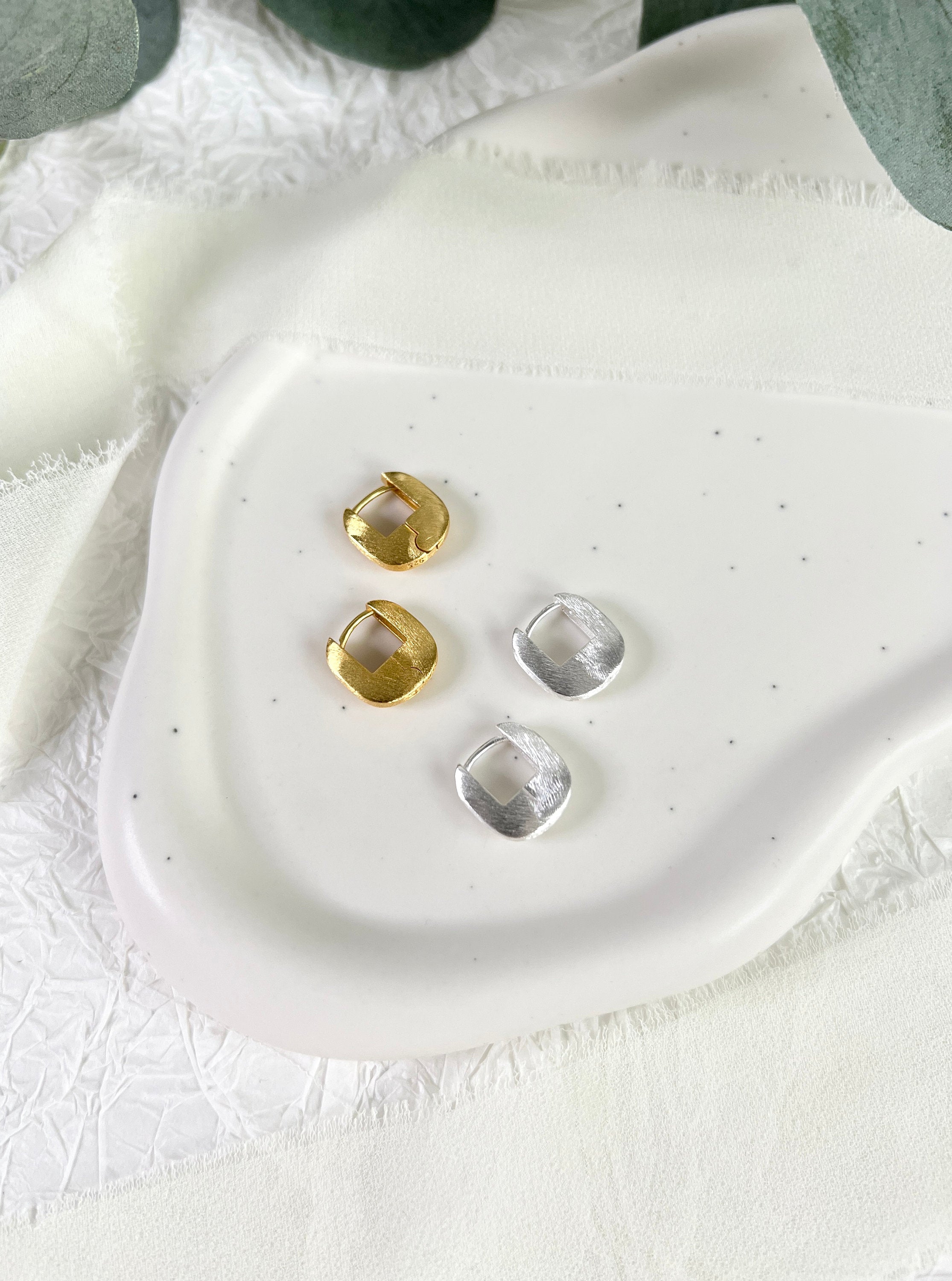 Ohrringe, Creolen, gebürsteter Edelstahl, Silber und Gold, moderne Kreolen rechteckig, - Silber-Ohrringe-Schmuckblüte