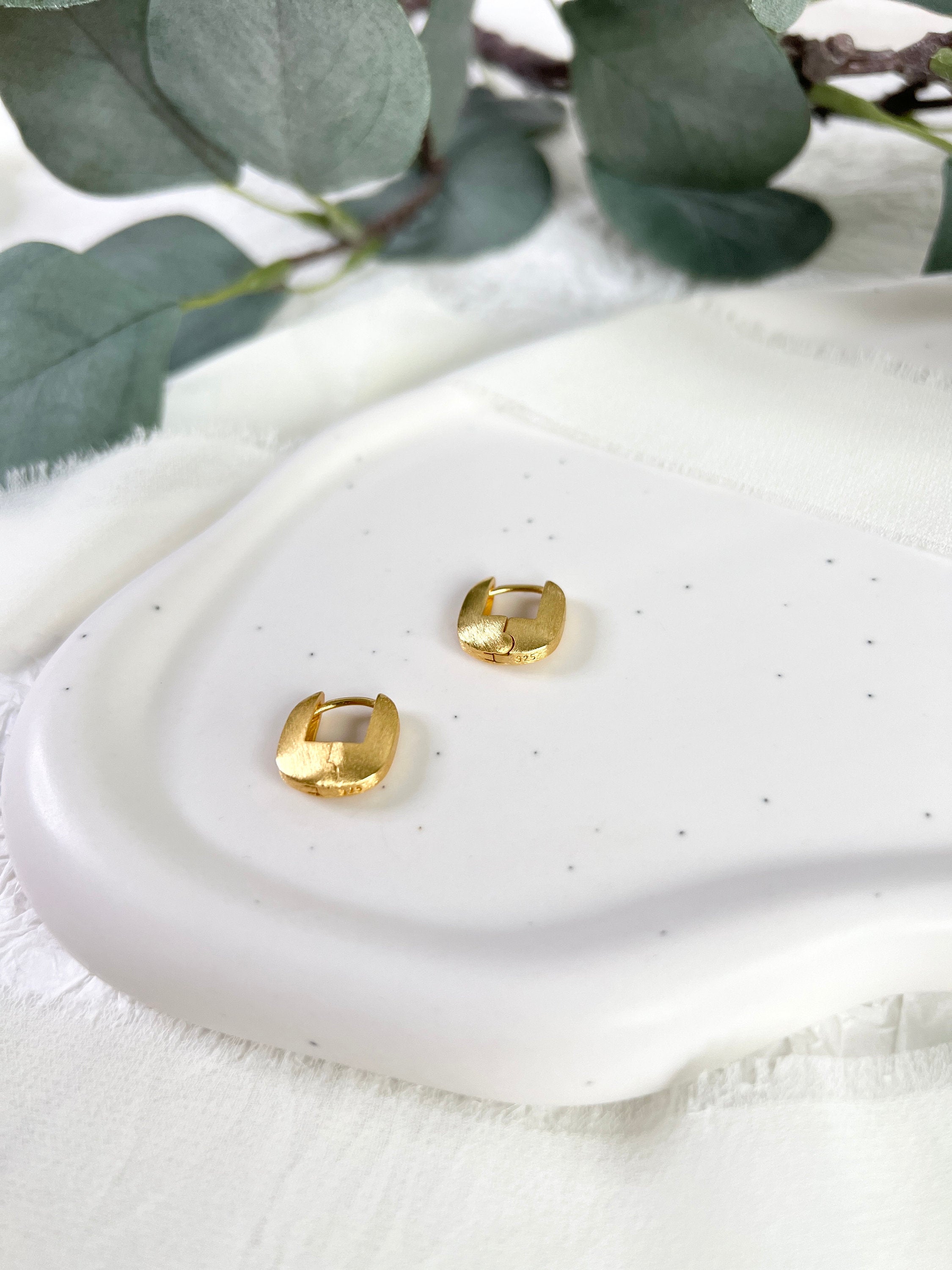 Ohrringe, Creolen, gebürsteter Edelstahl, Silber und Gold, moderne Kreolen rechteckig, - Silber-Ohrringe-Schmuckblüte