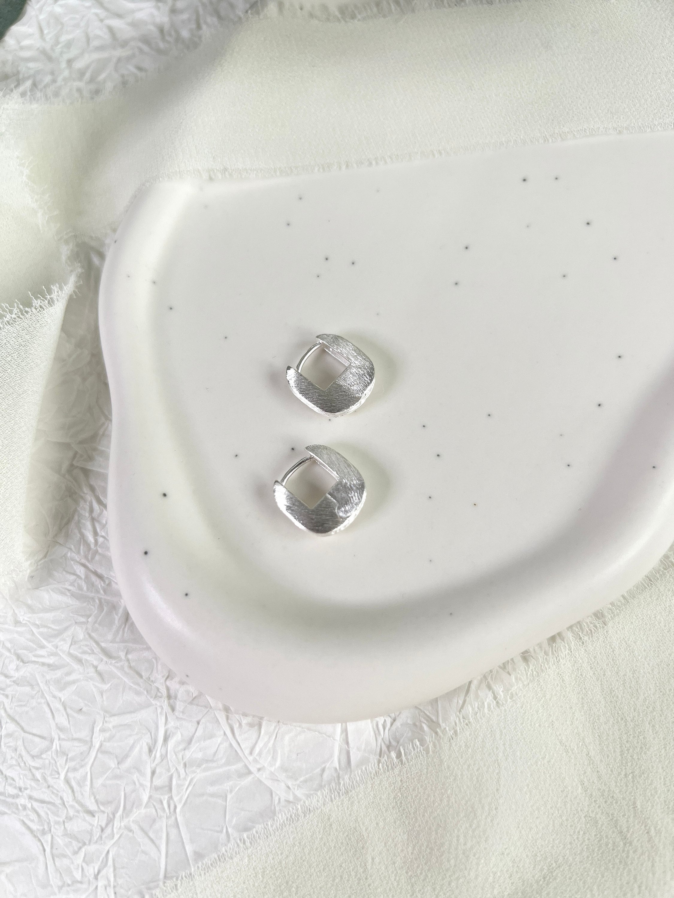 Ohrringe, Creolen, gebürsteter Edelstahl, Silber und Gold, moderne Kreolen rechteckig, - Silber-Ohrringe-Schmuckblüte