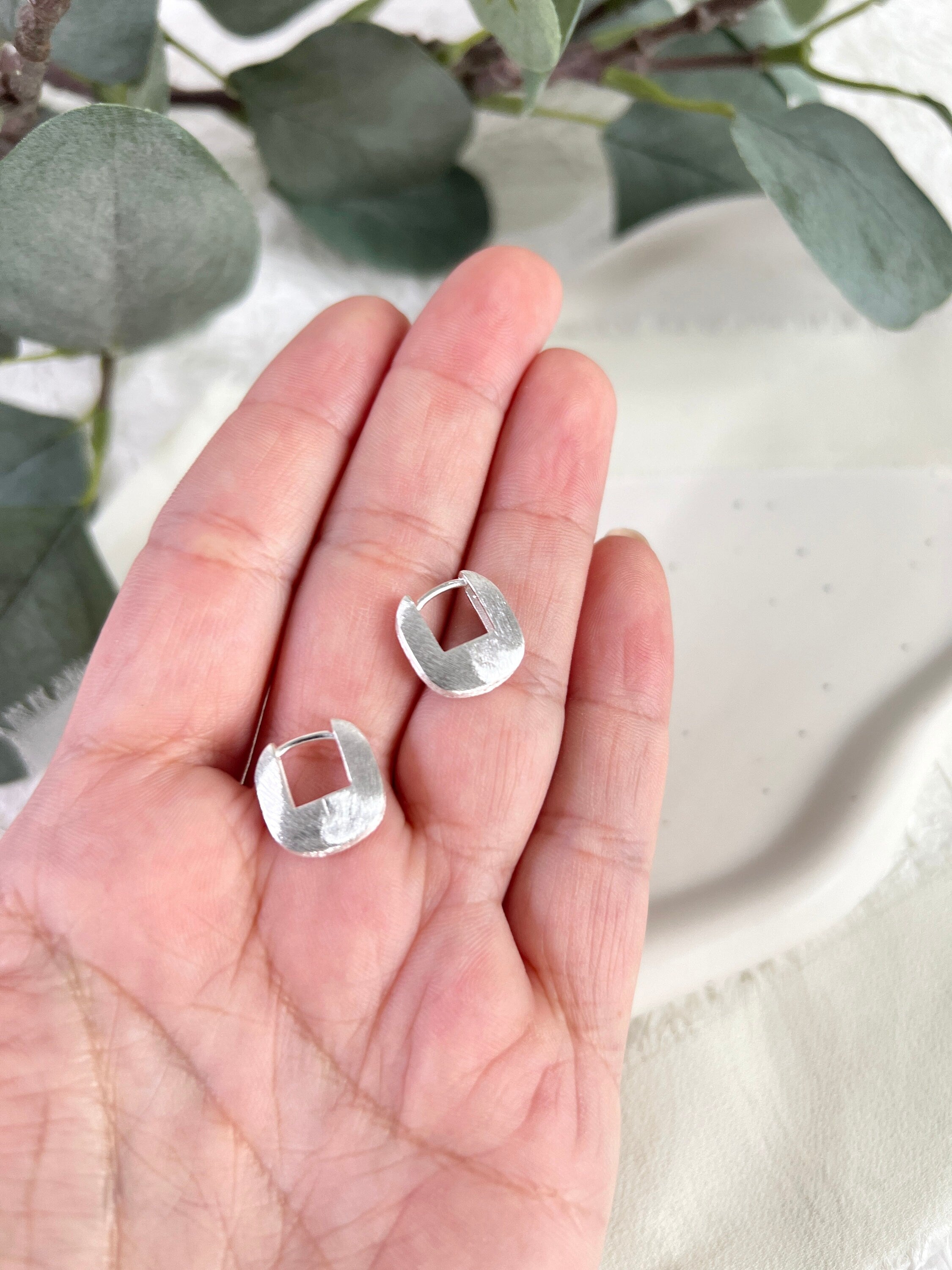 Ohrringe, Creolen, gebürsteter Edelstahl, Silber und Gold, moderne Kreolen rechteckig, - Silber-Ohrringe-Schmuckblüte