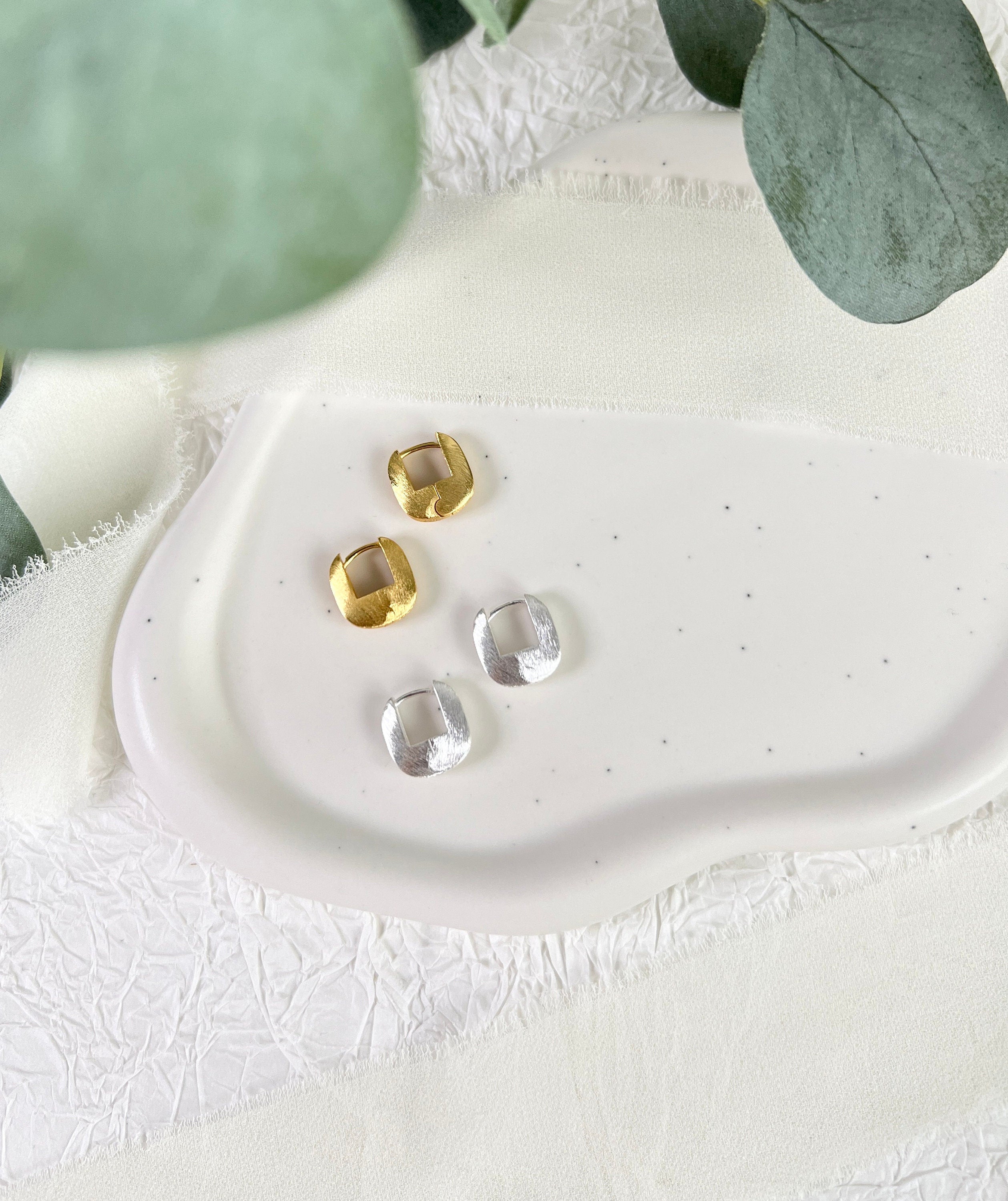 Ohrringe, Creolen, gebürsteter Edelstahl, Silber und Gold, moderne Kreolen rechteckig, - Silber-Ohrringe-Schmuckblüte