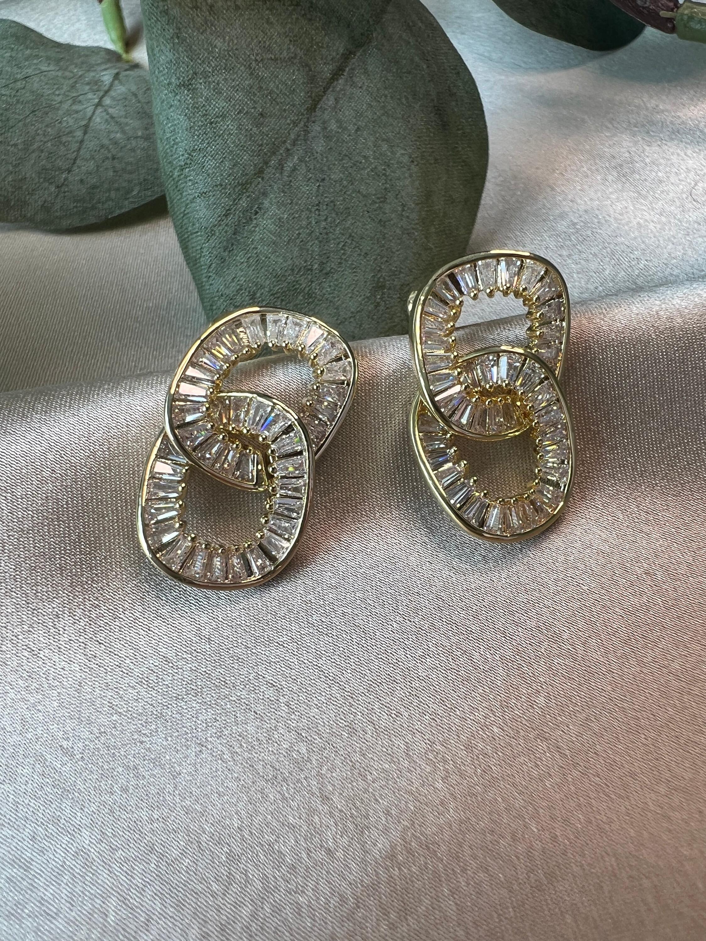 Ohrringe Gold, funkelnde Zirkoniasteine, glänzende Ohrstecker, Edelstahl, elegante Hängeohrringe, Schmuck Frauen, Brautohrringe-Ohrringe-Schmuckblüte