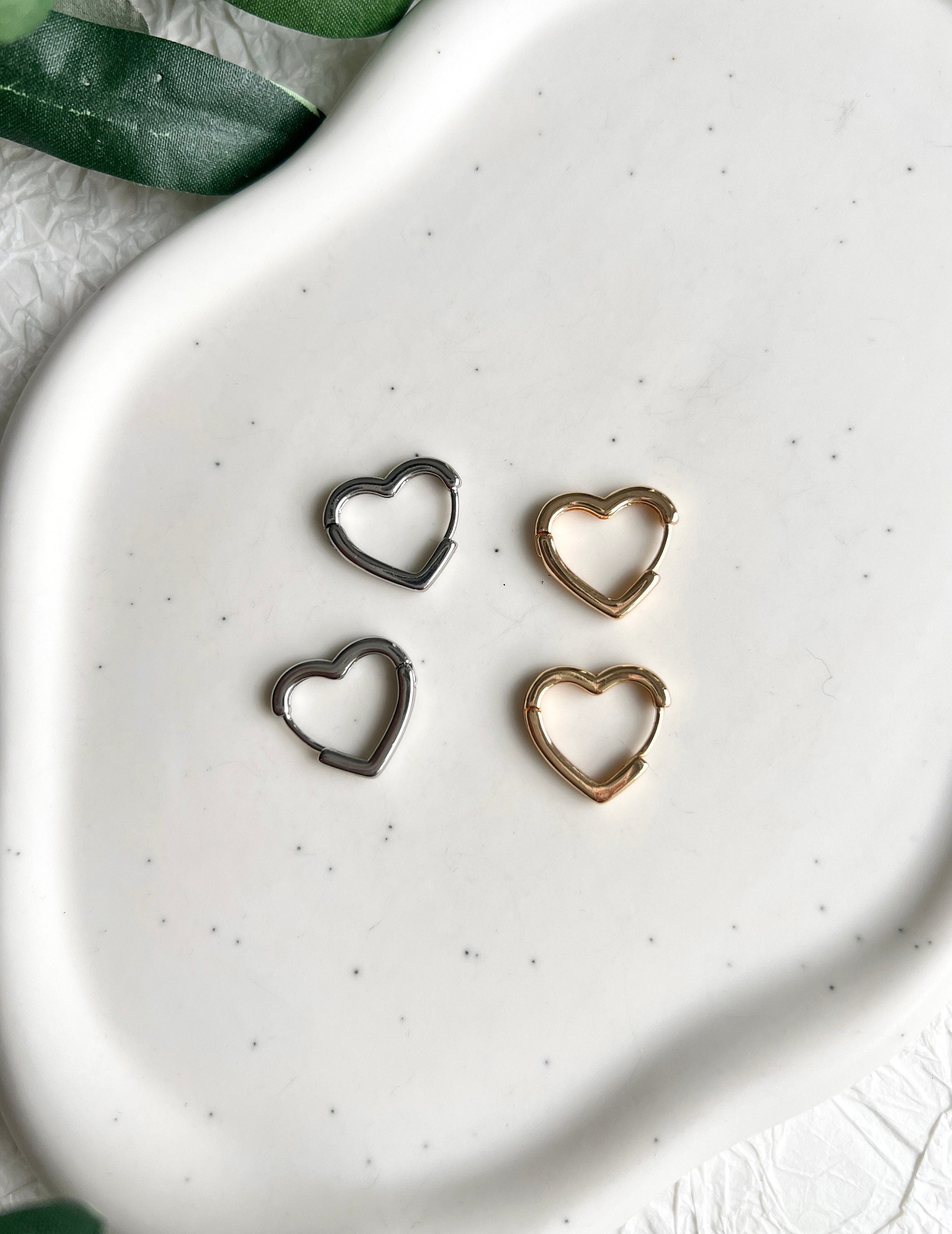 Ohrringe, Silber oder Gold, Herz Creolen, Edelstahl, Huggie Ohrringe, Hoops, Kreole, - Silber-Ohrringe-Schmuckblüte