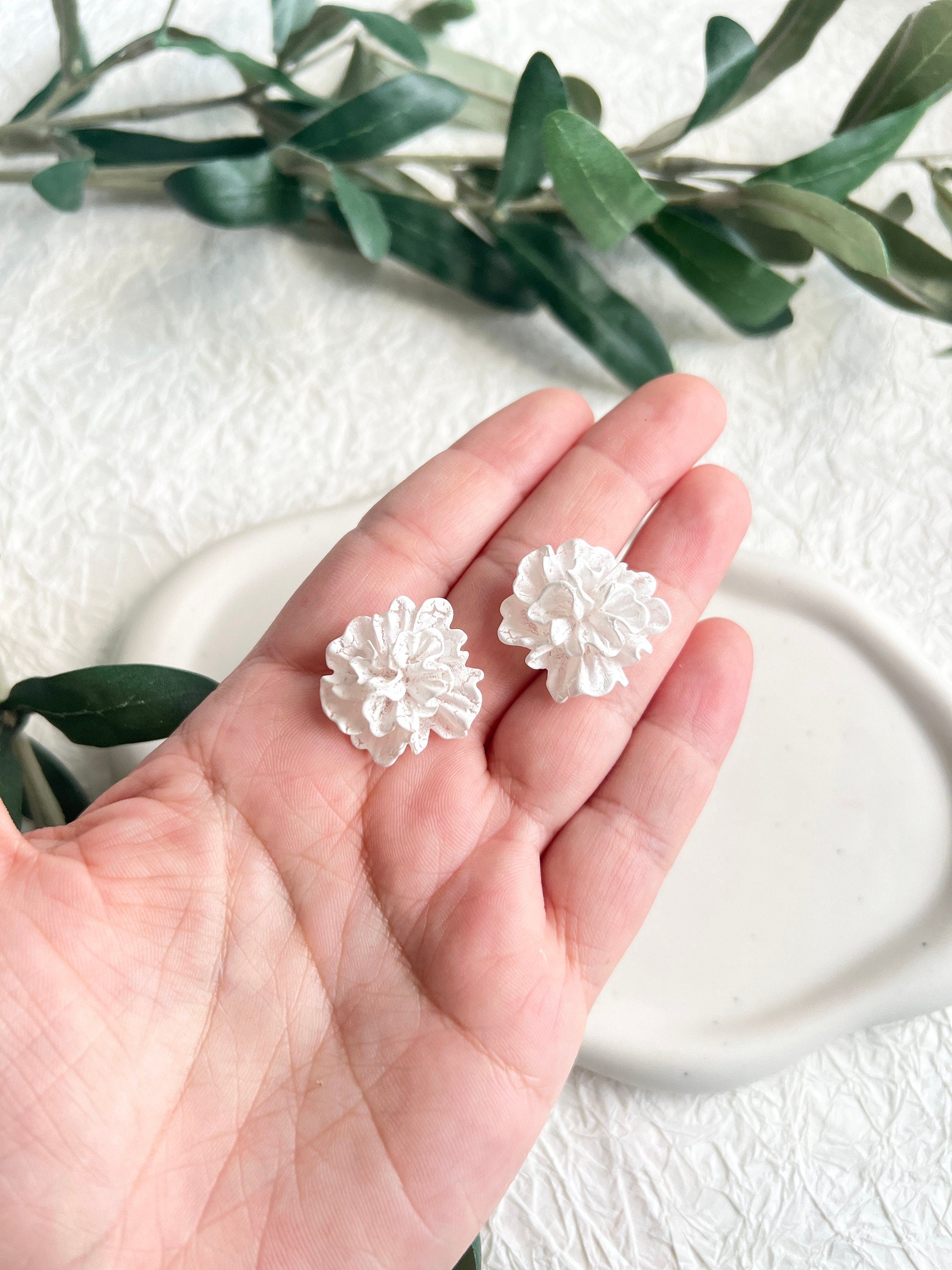 Ohrringe, weiß und transparent, Blüten abstrakt, Couture, Ohrstecker, Brautohrringe, Schmuck-Ohrringe-Schmuckblüte