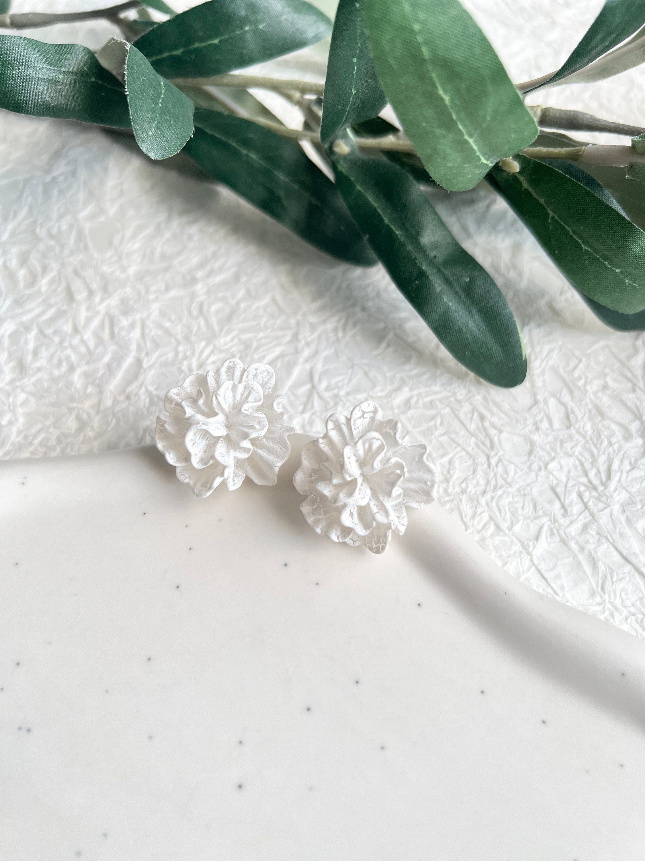 Ohrringe, weiß und transparent, Blüten abstrakt, Couture, Ohrstecker, Brautohrringe, Schmuck-Ohrringe-Schmuckblüte