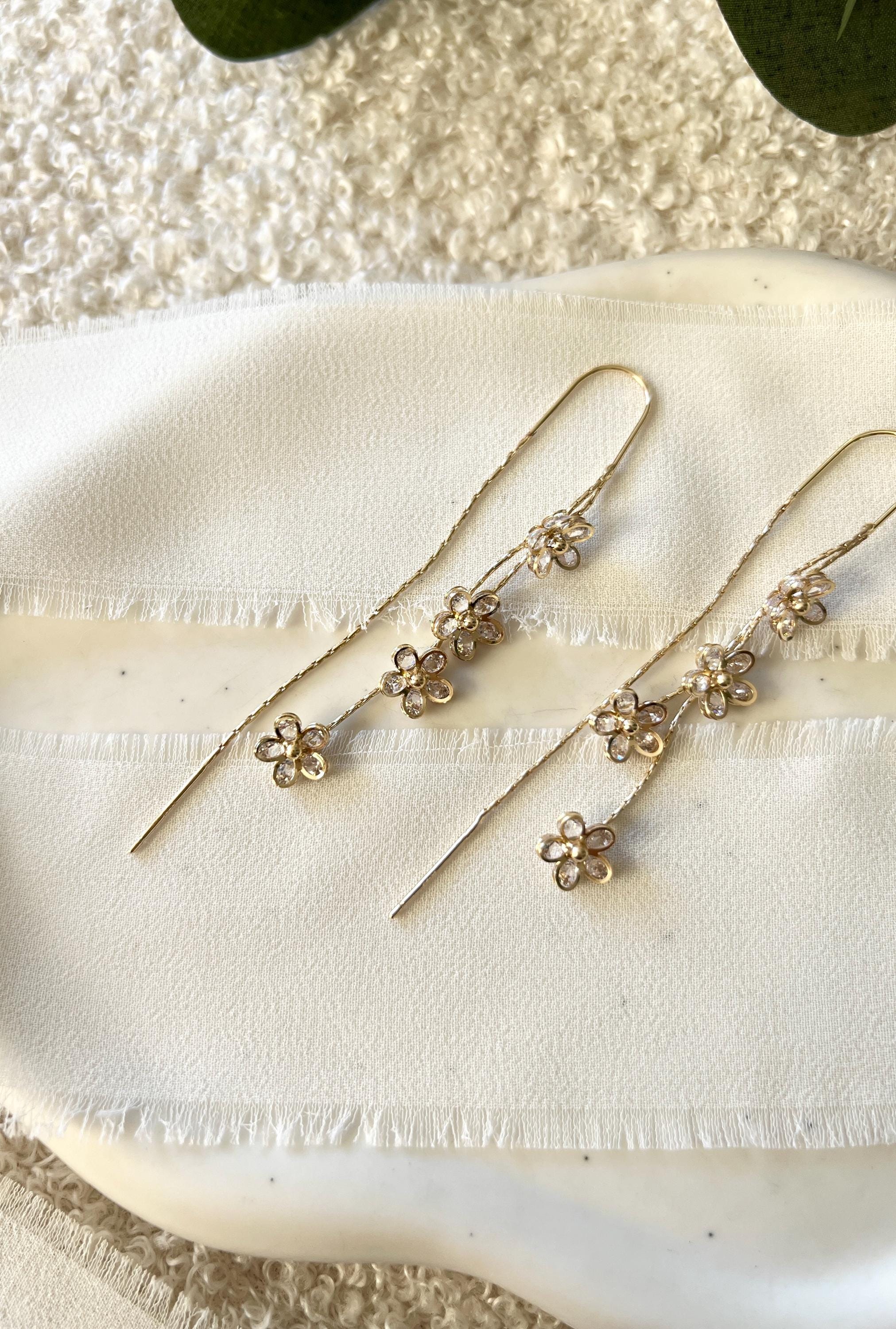 Blüten Ohrringe, Gold, Brautschmuck, lange Hängeohrringe, feiner Schmuck Hochzeit, moderne Standesamt Brautohrringe, funkelnder Ohrschmuck