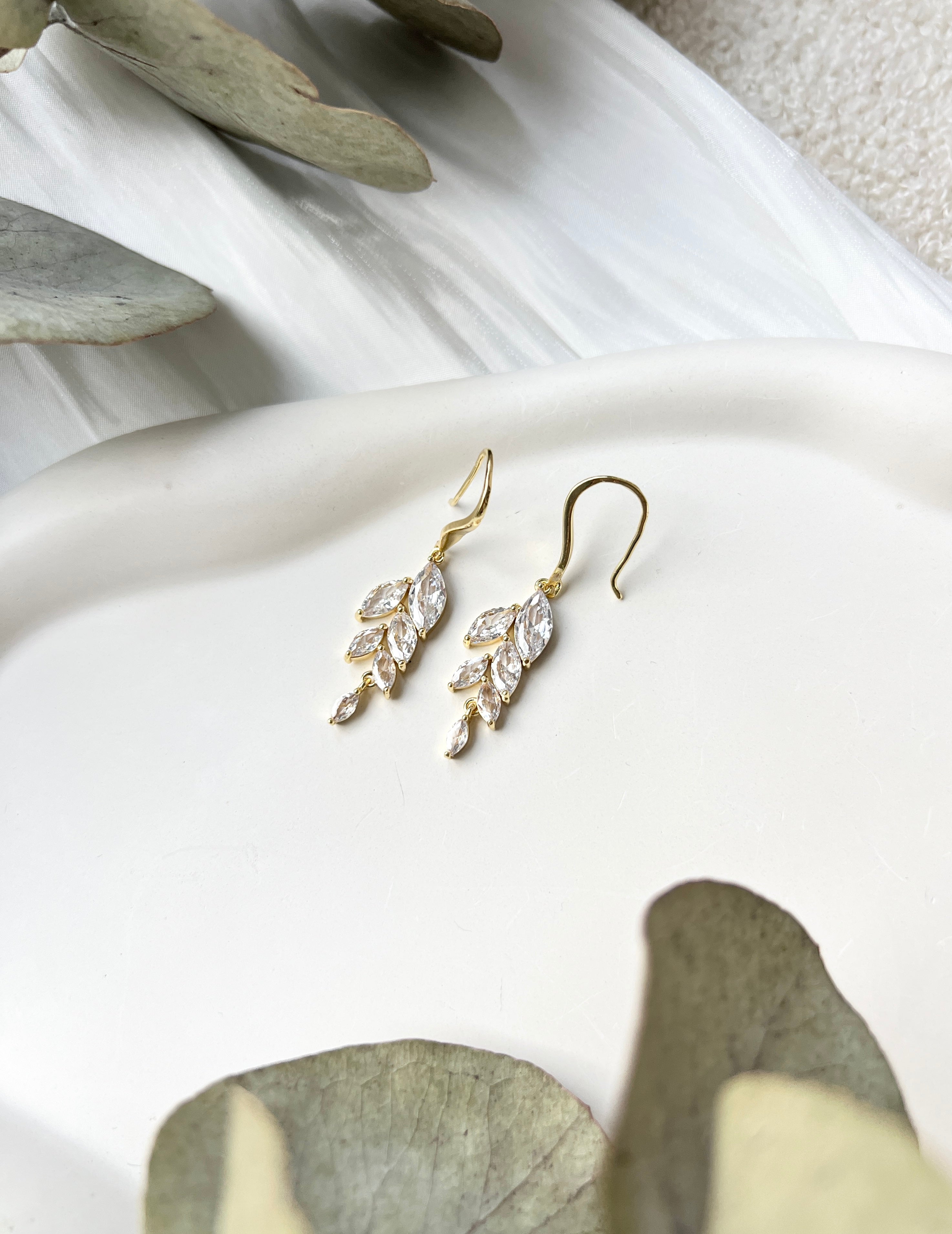 Brautohrringe, Silber, Gold oder Roségold, Cubic Zirconia Steine, Blaetterform, elegante Ohrringe, feiner Brautschmuck, Geschenk fuer Sie, Weihnachtsgeschenk, Schmuck Hochzeit, Damenschmuck, Damenohrringe