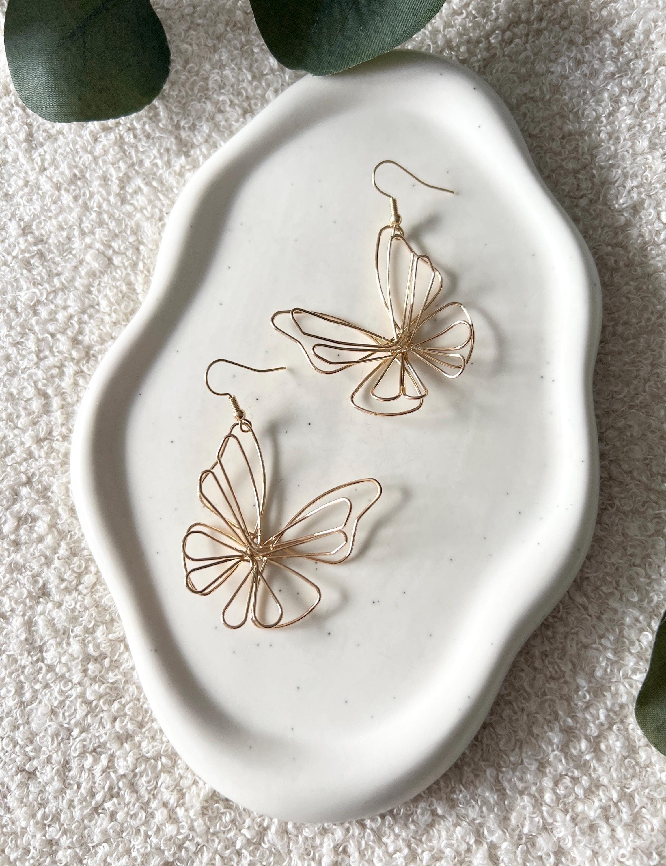Hängeohrringe Braut, Gold, Schmuck Hochzeit, Ohrringe Schmetterling, goldener Draht, Hochzeitsschmuck, Brautjungfer, Ohrschmuck Standesamt, moderne Brautohrringe, feiner Brautschmuck