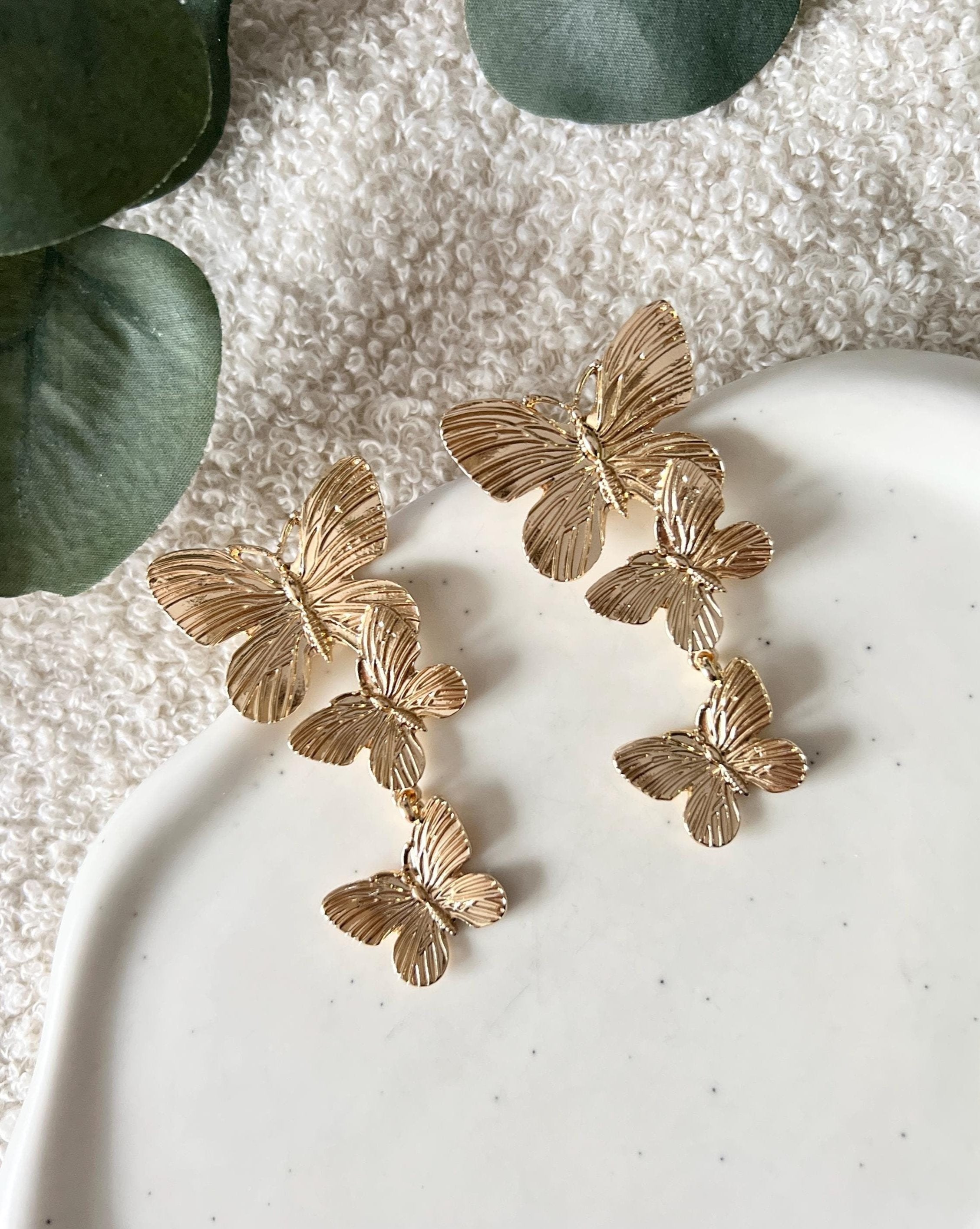 Ohrringe, Gold, Schmetterlinge, Brautohrringe Standesamt, moderne Hängeohrringe, Brautschmuck, Brautjungfer, Schmuck Hochzeit, lange Ohrstecker