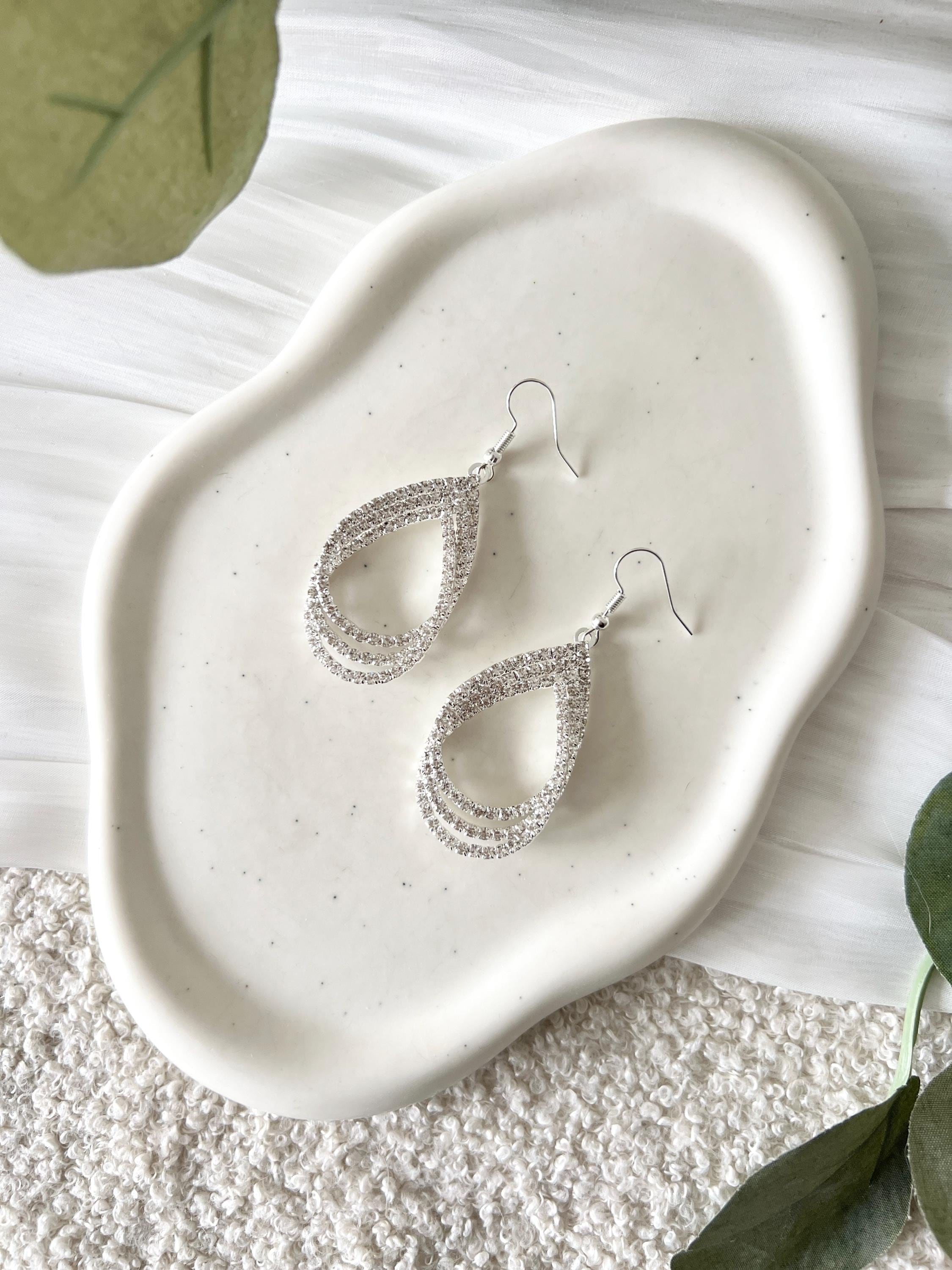 Ohrringe Braut, Silber, ovale Hängeohrringe, Strass, glänzender Brautschmuck, funkelnde Brautohrringe, Hochzeit, moderner Schmuck
