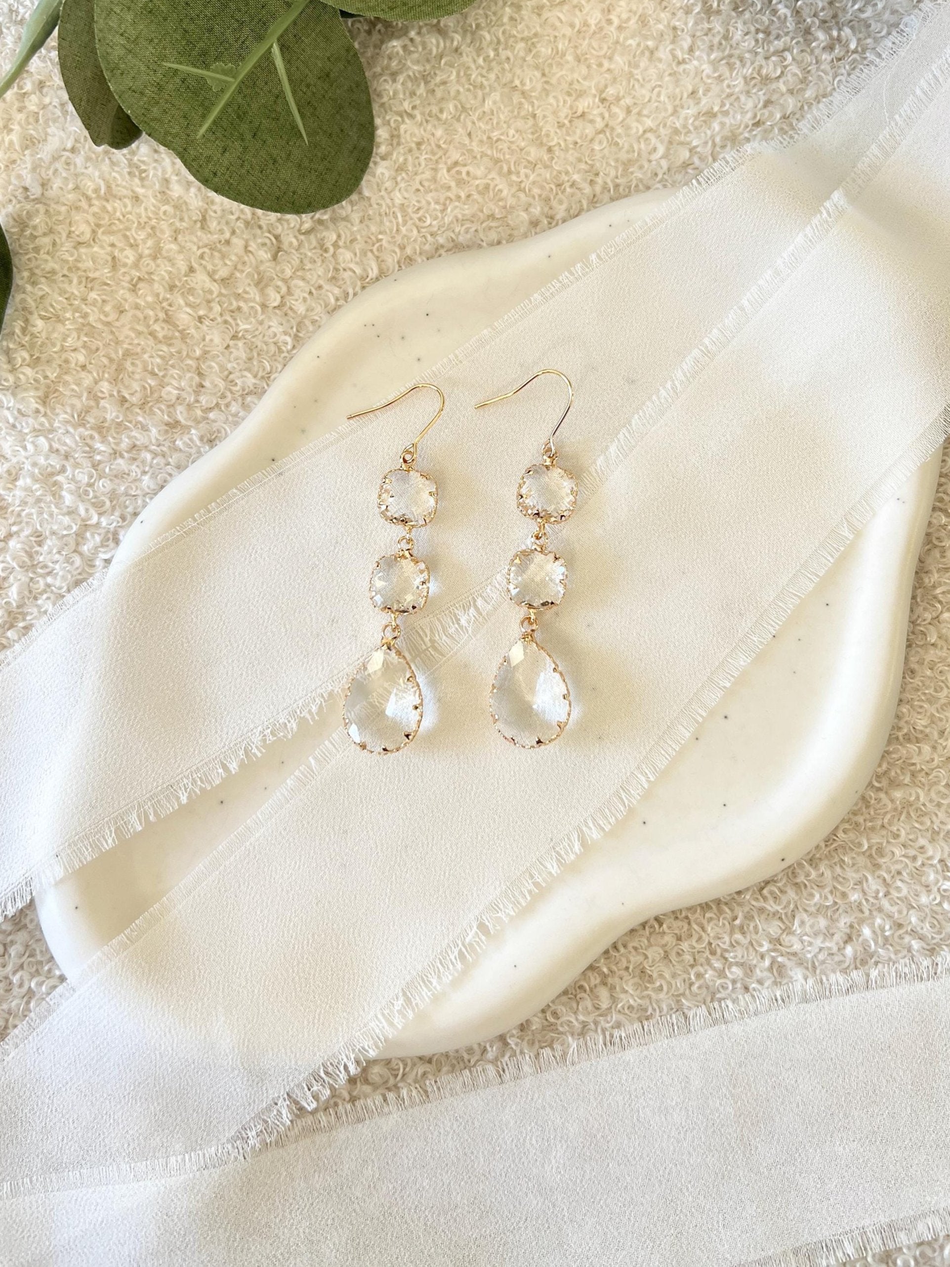 Ohrringe Braut, Gold, Brautohrringe, Tropfenohrringe, moderner Brautschmuck, glänzender Ohrschmuck Standesamt, Schmuck Hochzeit, Brautjungfer und Trauzeugin