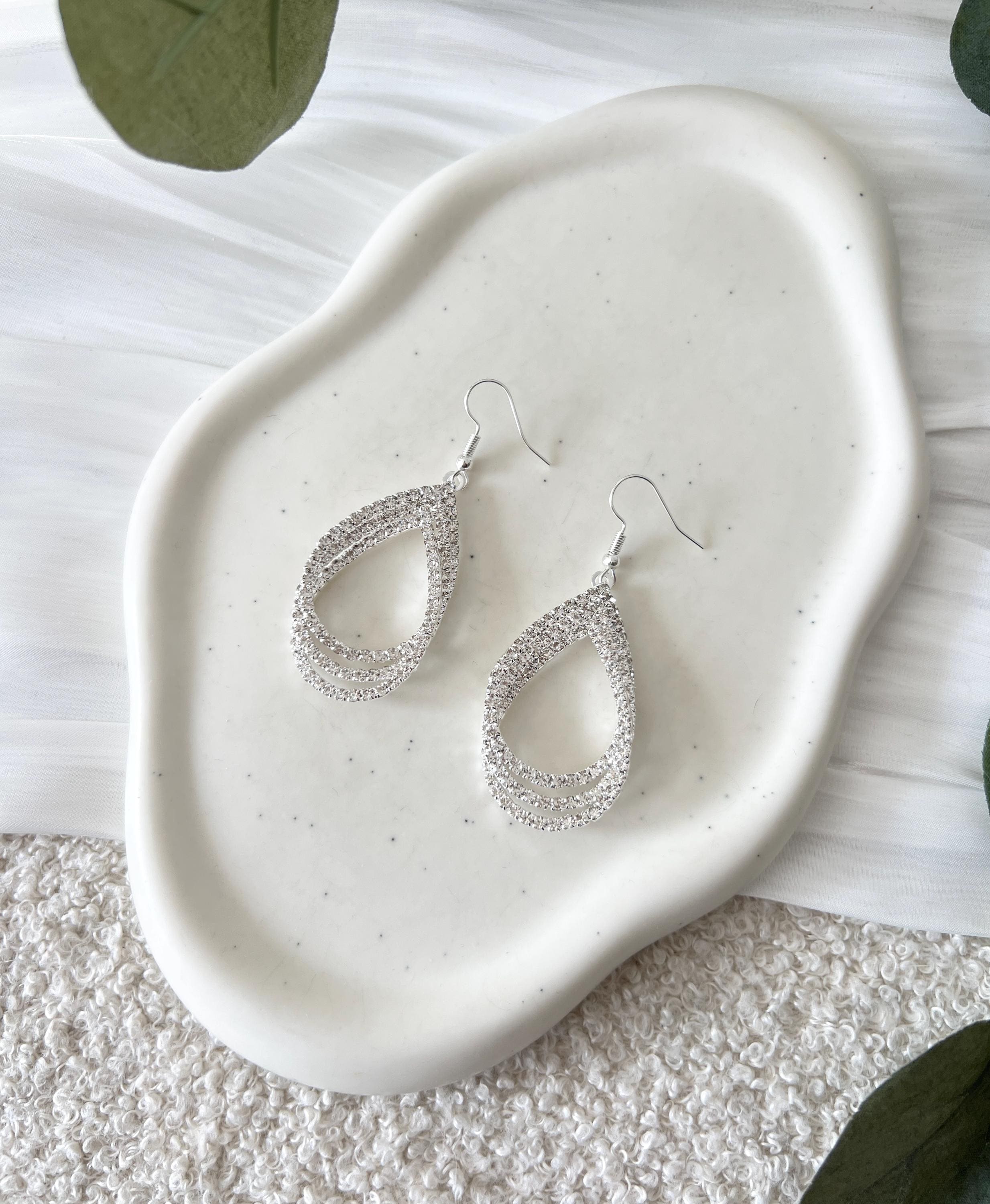 Ohrringe Braut, Silber, ovale Hängeohrringe, Strass, glänzender Brautschmuck, funkelnde Brautohrringe, Hochzeit, moderner Schmuck