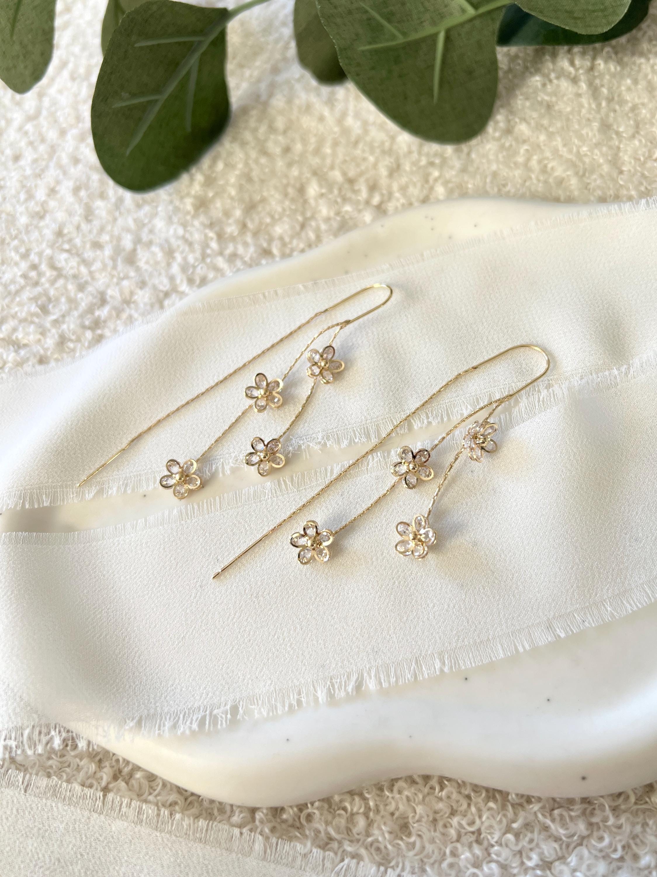 Blüten Ohrringe, Gold, Brautschmuck, lange Hängeohrringe, feiner Schmuck Hochzeit, moderne Standesamt Brautohrringe, funkelnder Ohrschmuck