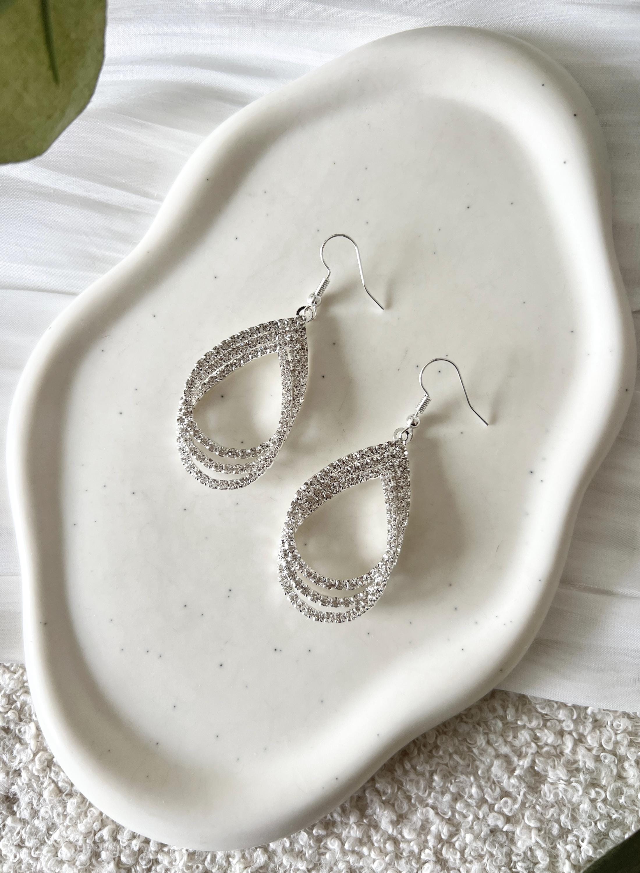 Ohrringe Braut, Silber, ovale Hängeohrringe, Strass, glänzender Brautschmuck, funkelnde Brautohrringe, Hochzeit, moderner Schmuck