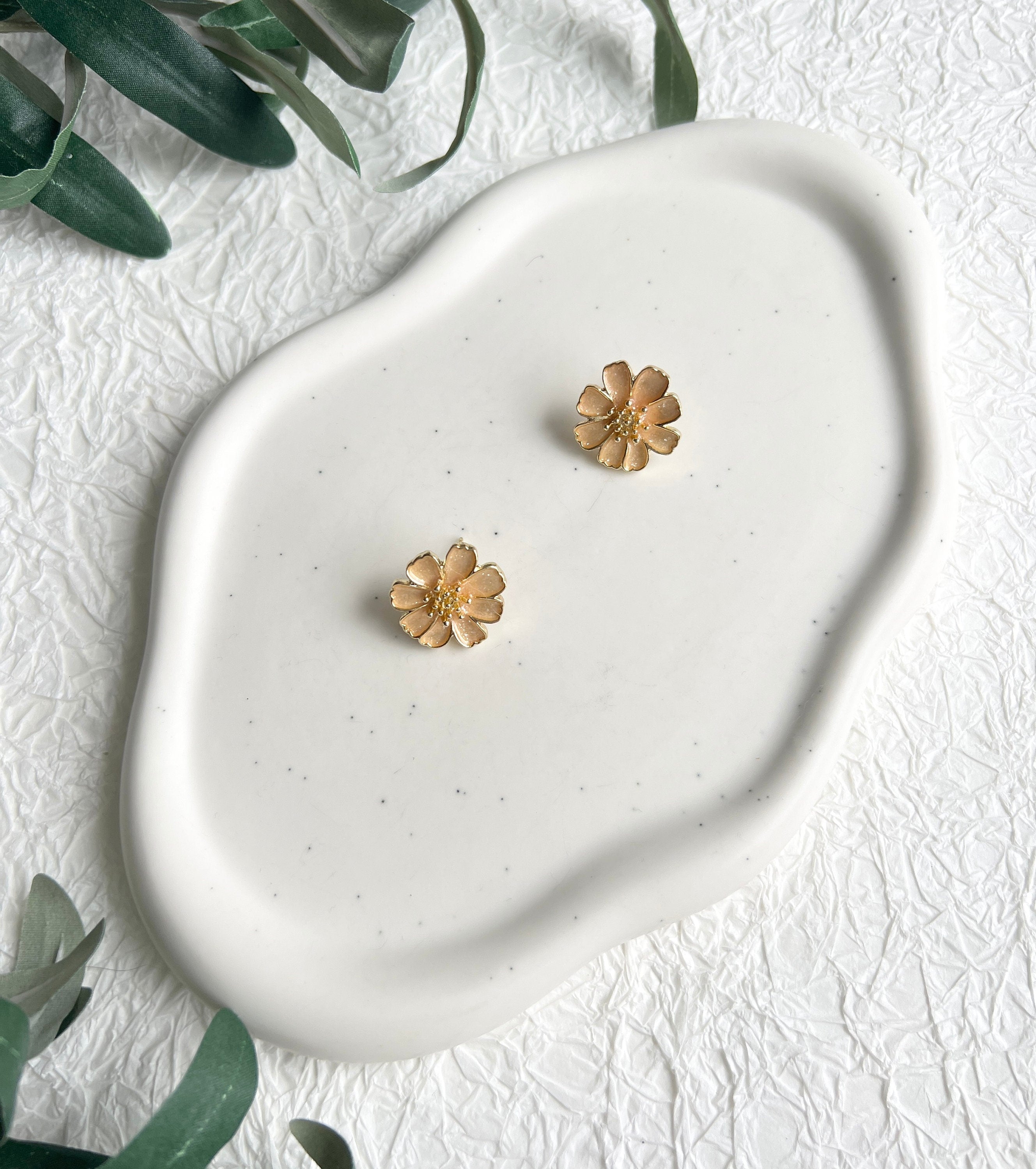 Ohrstecker Blumen, Blüten Gold, Perlmutt hell Orange Optik, Edelstahl, Ohrschmuck, hochwertige-Ohrringe-Schmuckblüte