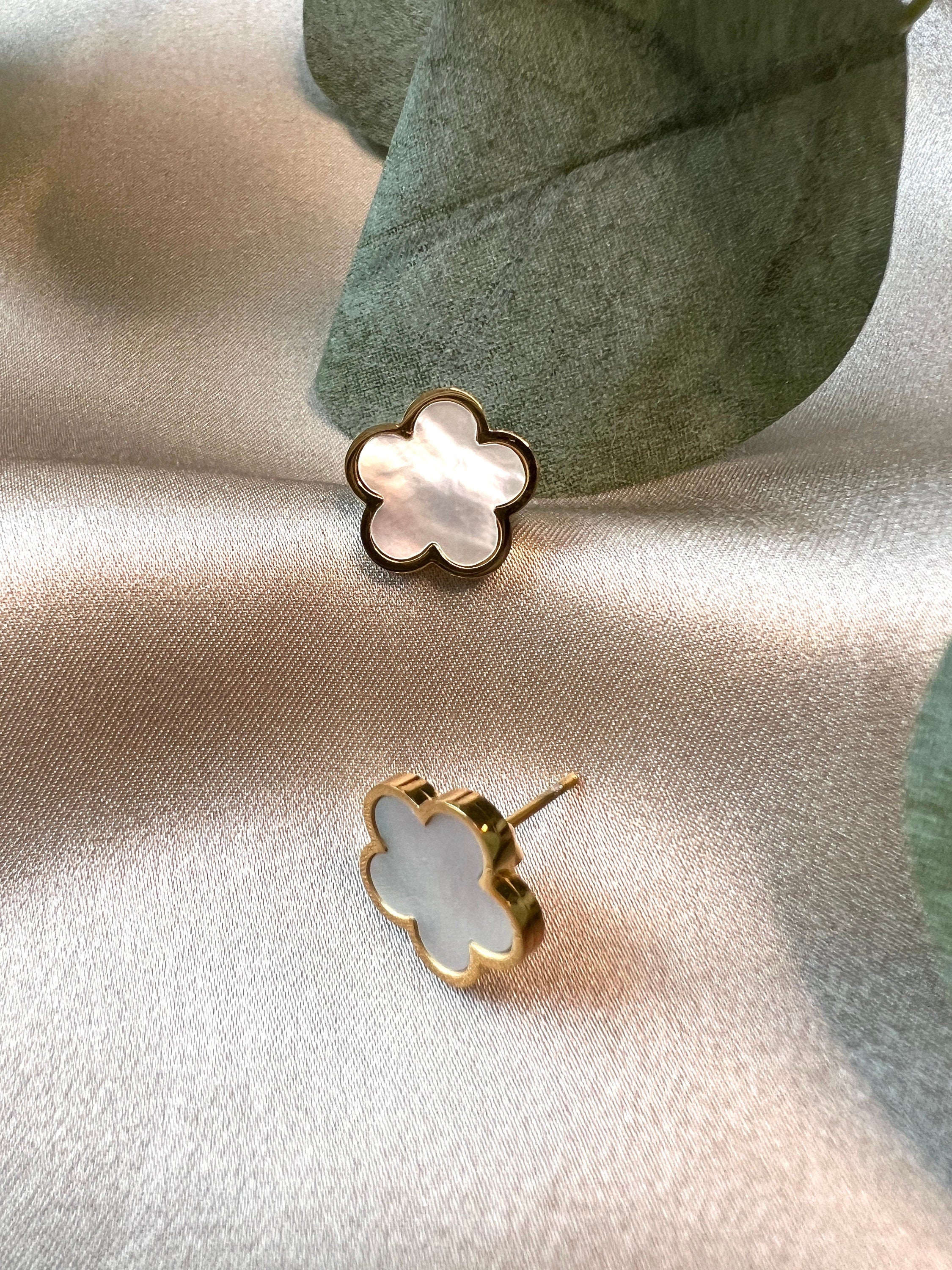 Ohrstecker Blumen in Perlmutt, Edelstahl Ohrschmuck, gold, silber, rosegold, Ohrringe für Frauen, florale Ohrringe - Gold-Ohrringe-Schmuckblüte