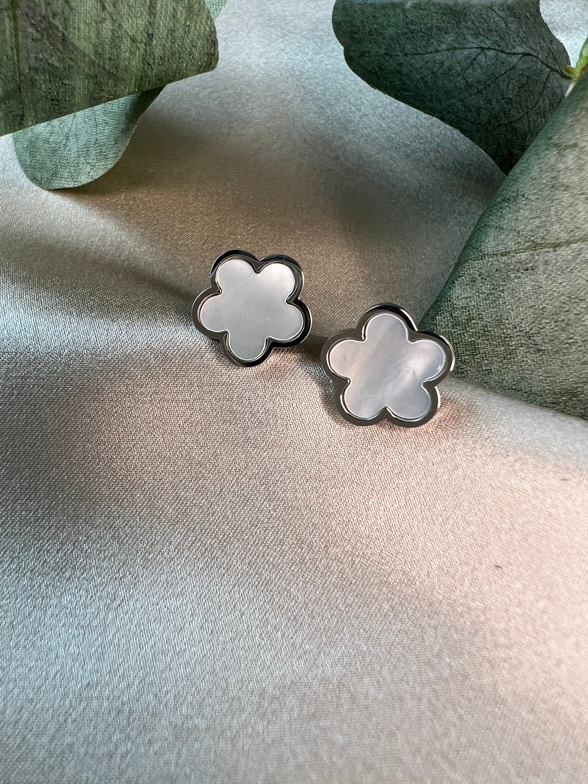 Ohrstecker Blumen in Perlmutt, Edelstahl Ohrschmuck, gold, silber, rosegold, Ohrringe für Frauen, florale Ohrringe - Silber-Ohrringe-Schmuckblüte