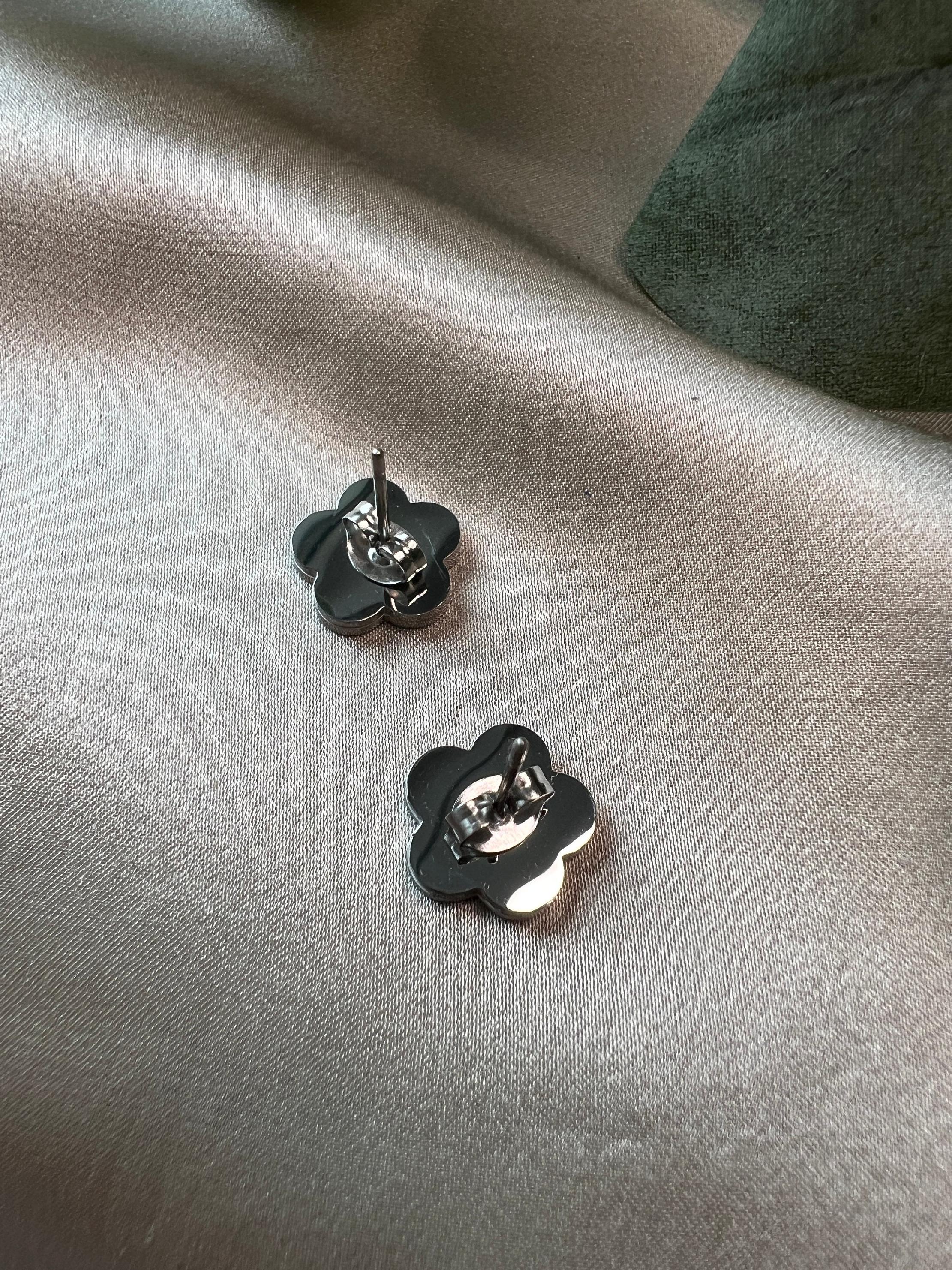 Ohrstecker Blumen in Perlmutt, Edelstahl Ohrschmuck, gold, silber, rosegold, Ohrringe für Frauen, florale Ohrringe - Silber-Ohrringe-Schmuckblüte