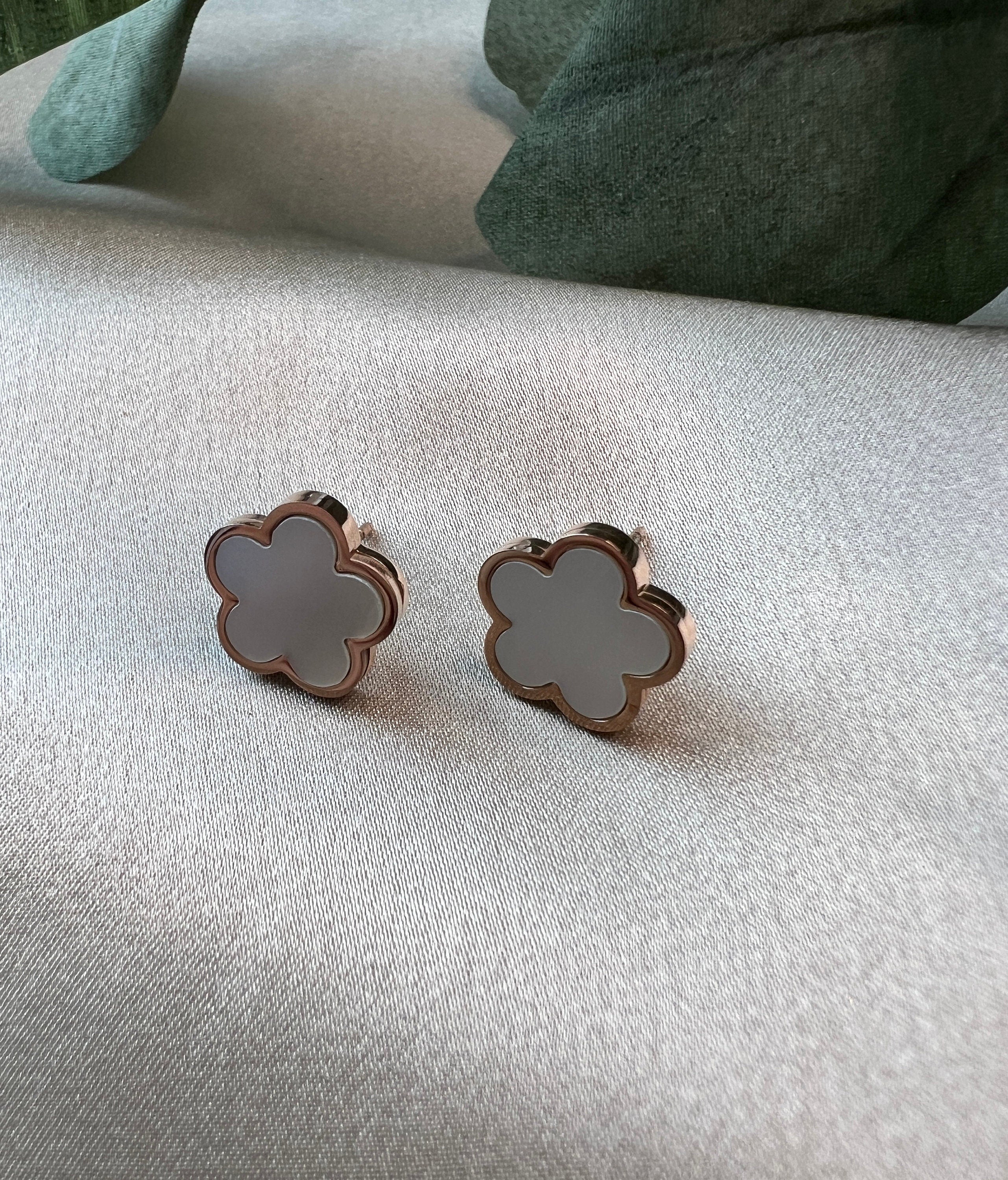 Ohrstecker Blumen in Perlmutt, Edelstahl Ohrschmuck, gold, silber, rosegold, Ohrringe für Frauen, florale Ohrringe - Silber-Ohrringe-Schmuckblüte