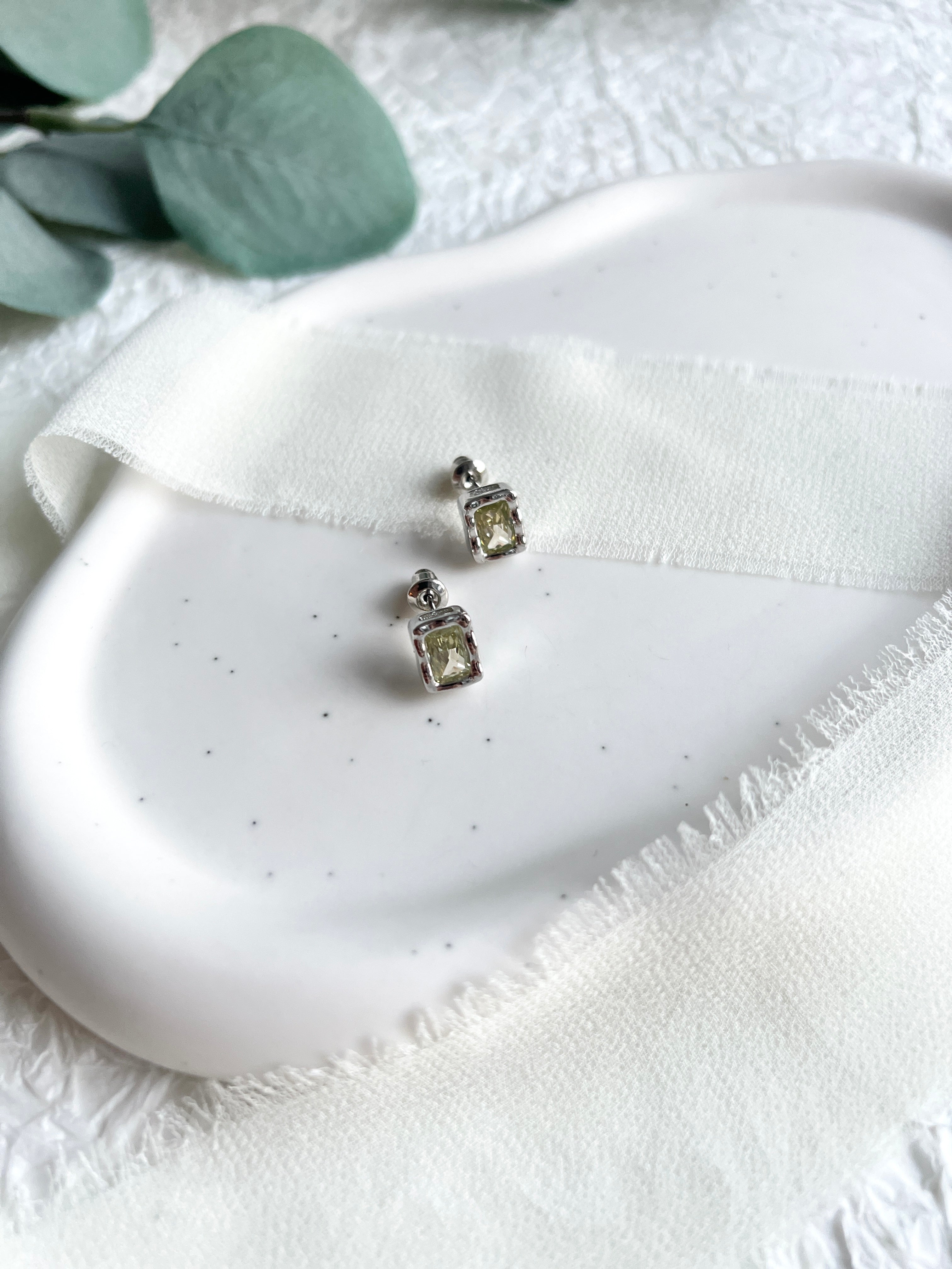 Silber Ohrstecker, grüner Zirkoniastein, Brautjungfer, Brautschmuck, Hochzeit Ohrringe, Eleganter Damenschmuck-Ohrringe-Schmuckblüte