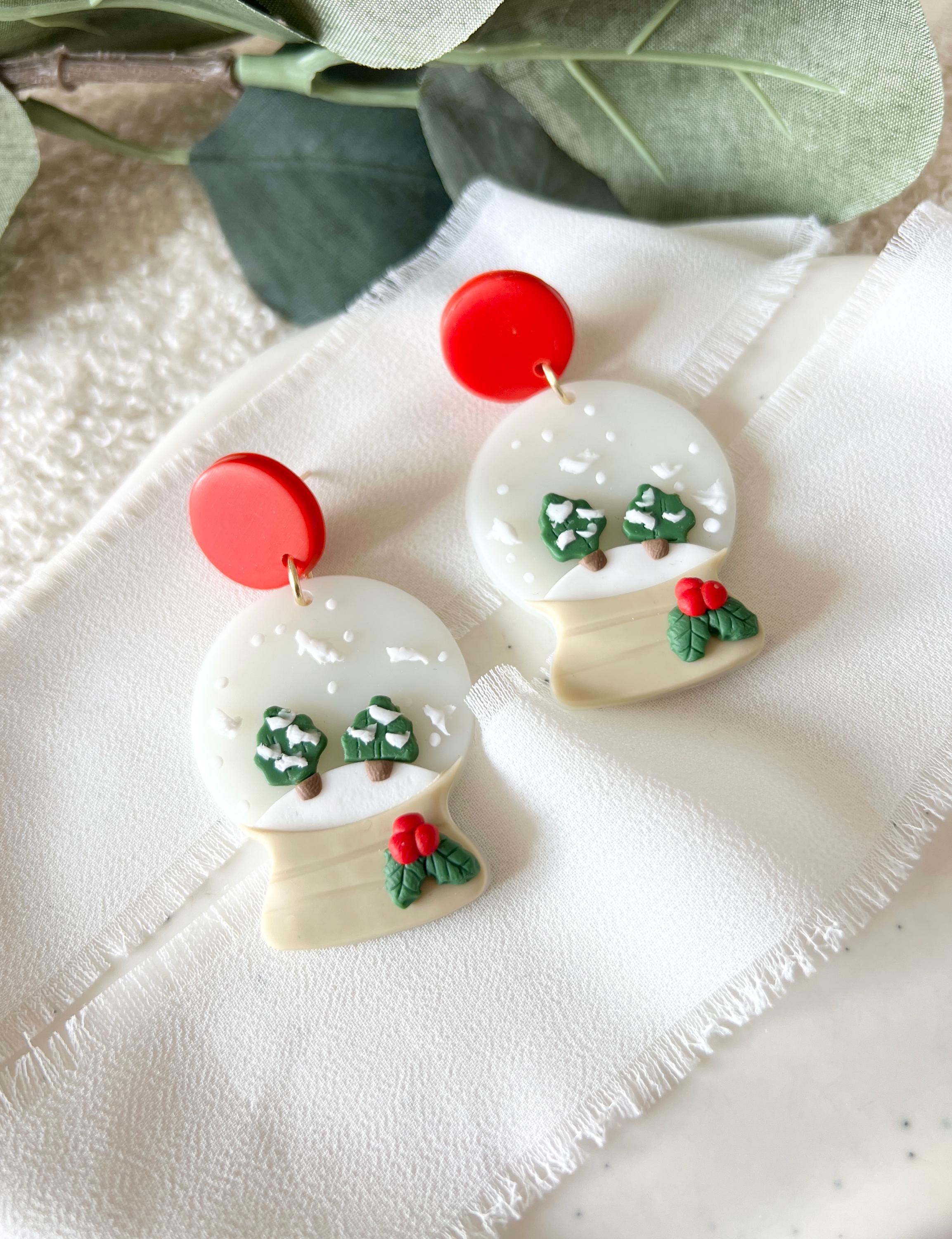 Ohrringe Weihnachten, Schneekugel, Weiß, Rot, Grün, Hängeohrringe, Weihnachtszeit, Weihnachtsschmuck, Schmuck Ohrstecker, Winter Ohrschmuck