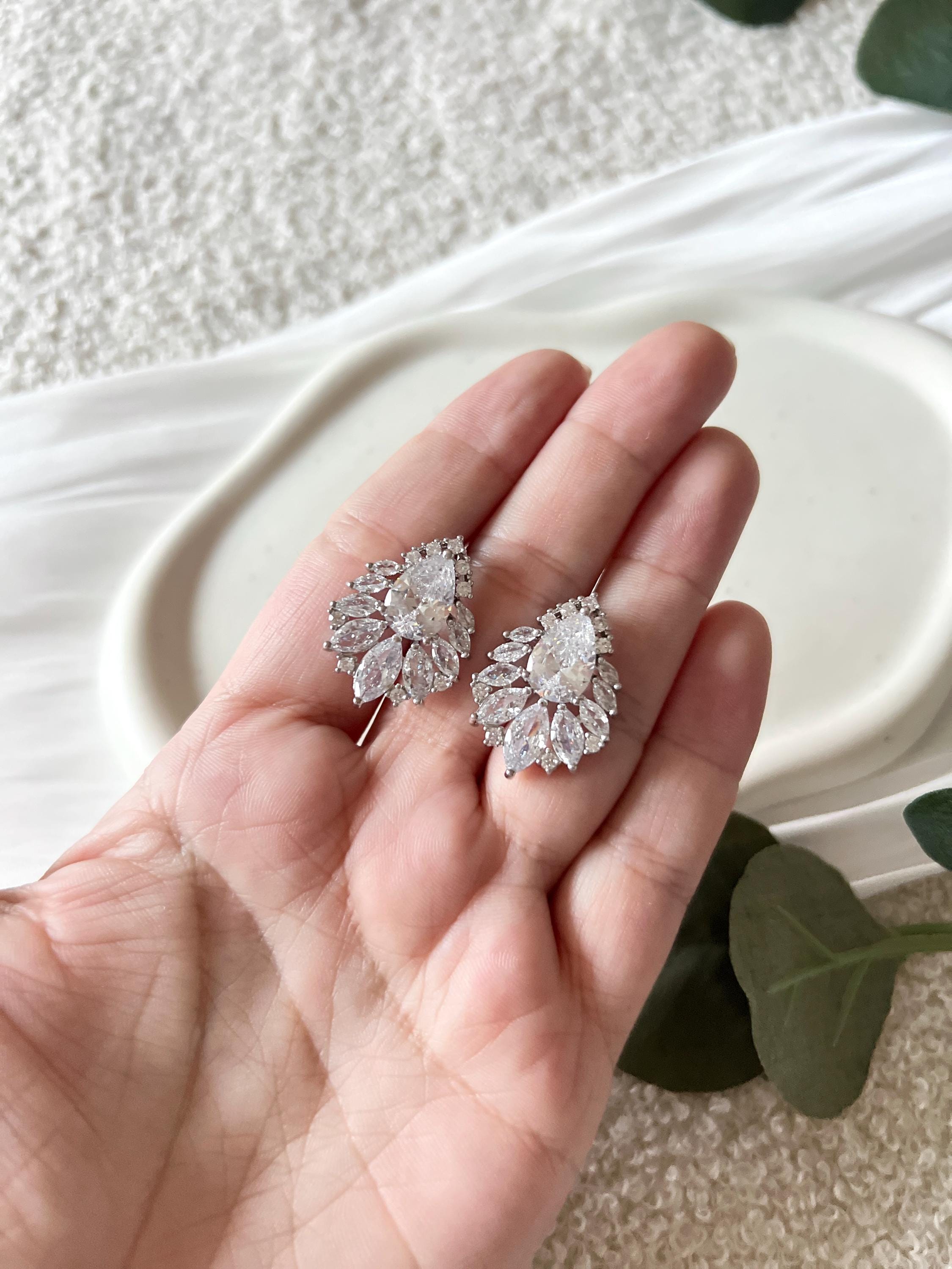 Funkelnde Ohrringe, Silber, Cubic Zirconia, auffallende Ohrstecker, Brautschmuck, glänzende Brautohrringe, eleganter Schmuck Standesamt, modern, Hochzeit