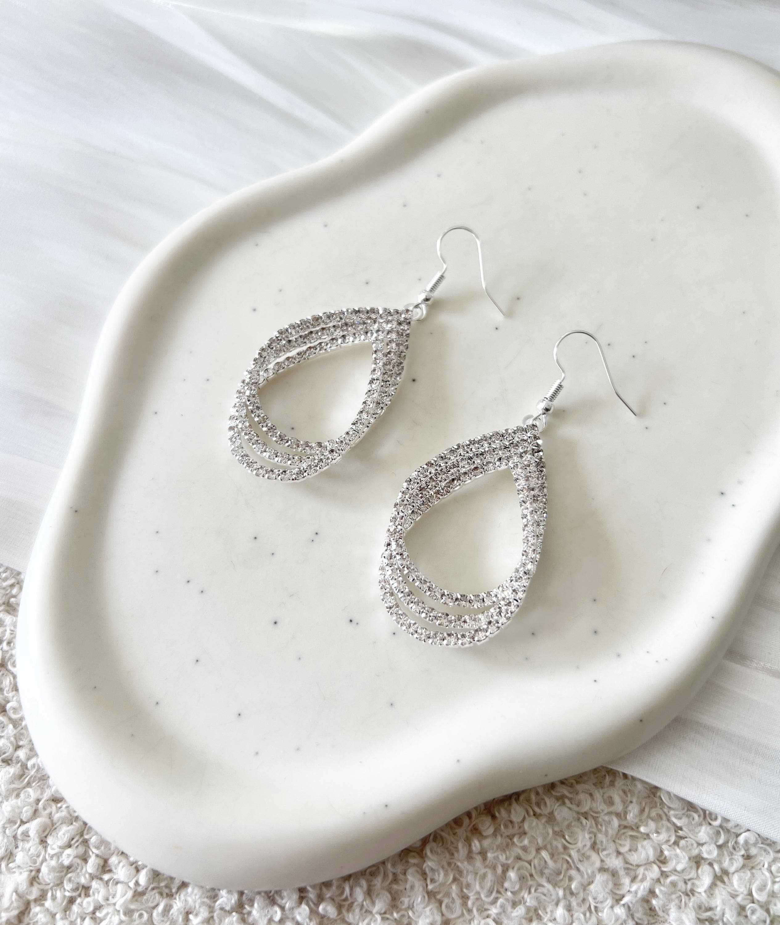 Ohrringe Braut, Silber, ovale Hängeohrringe, Strass, glänzender Brautschmuck, funkelnde Brautohrringe, Hochzeit, moderner Schmuck