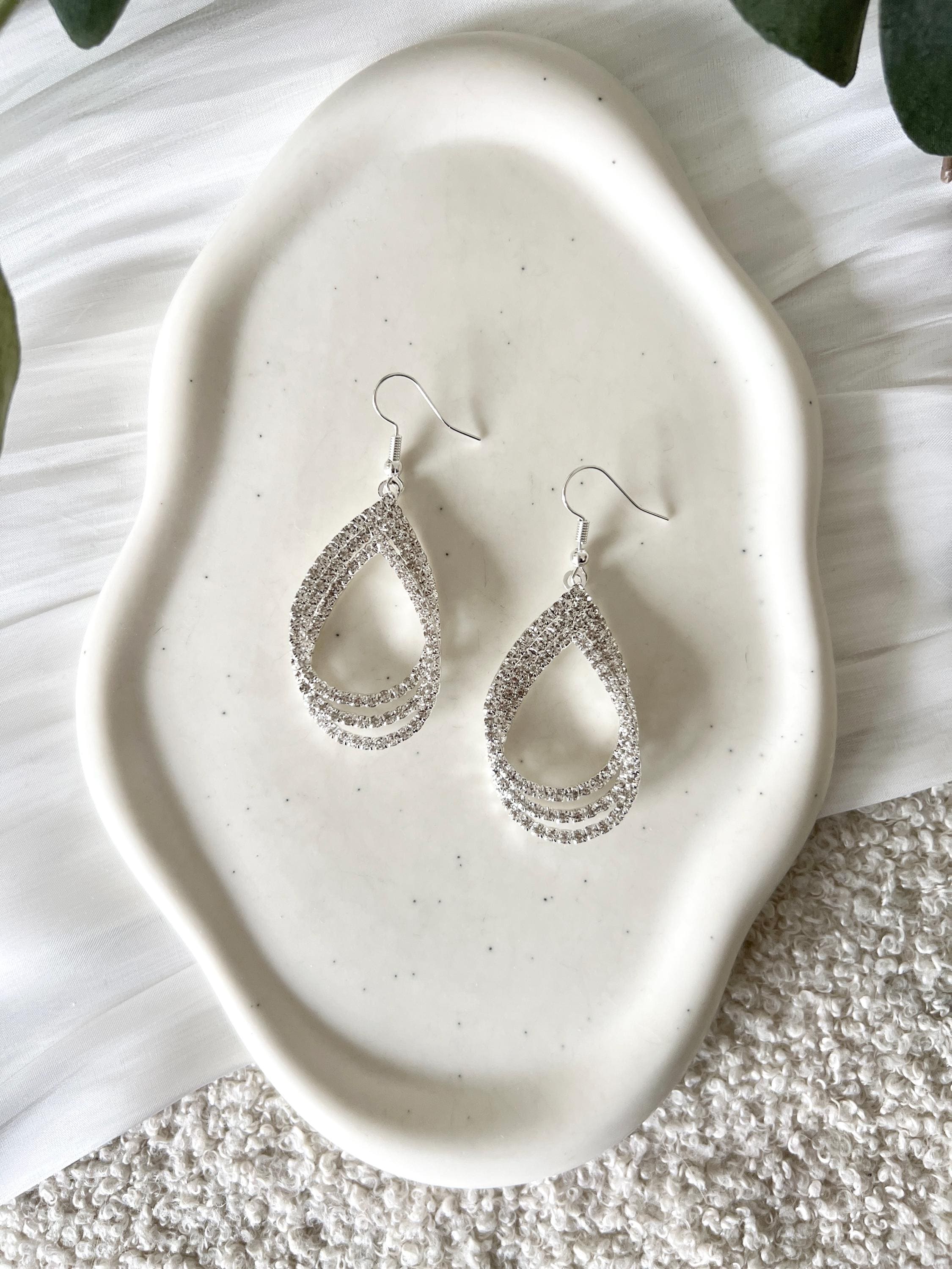 Ohrringe Braut, Silber, ovale Hängeohrringe, Strass, glänzender Brautschmuck, funkelnde Brautohrringe, Hochzeit, moderner Schmuck