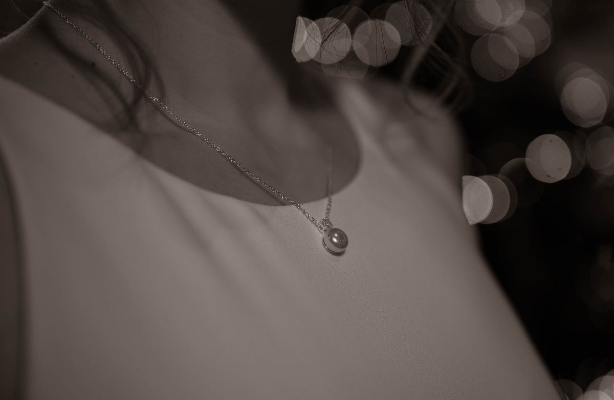 Feine Perlenhalskette, Brautschmuck, Silber, Perlenschmuck, Perlenkette, Hochzeitsschmuck, Hochwertige Kette, hellsilber, Brautjungfer, Trauzeugin, Geschenk für Frauen, Weihnachtsgeschenk