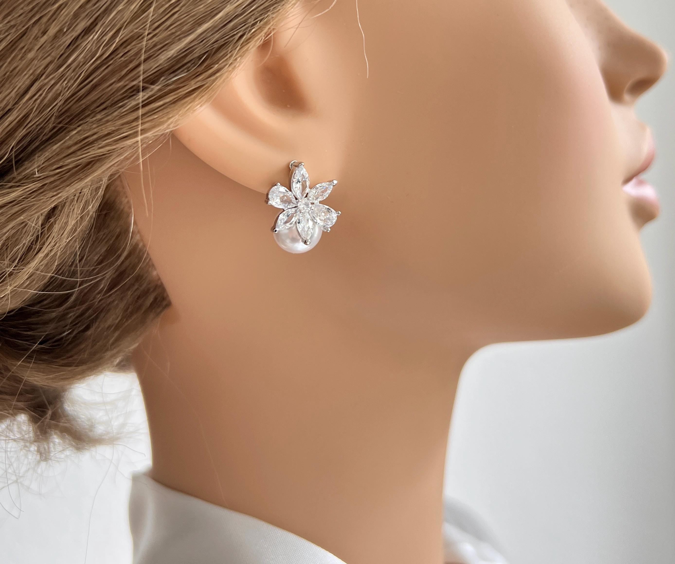 Perlenohrringe, Ohrstecker mit weißen Perlen, Silber, Blumen, Cubic Zirkonia Steine, funkelnde Ohrringe, Brautohrringe, Perlenschmuck, Braut, Brautschmuck, Hochzeit, Schmuck