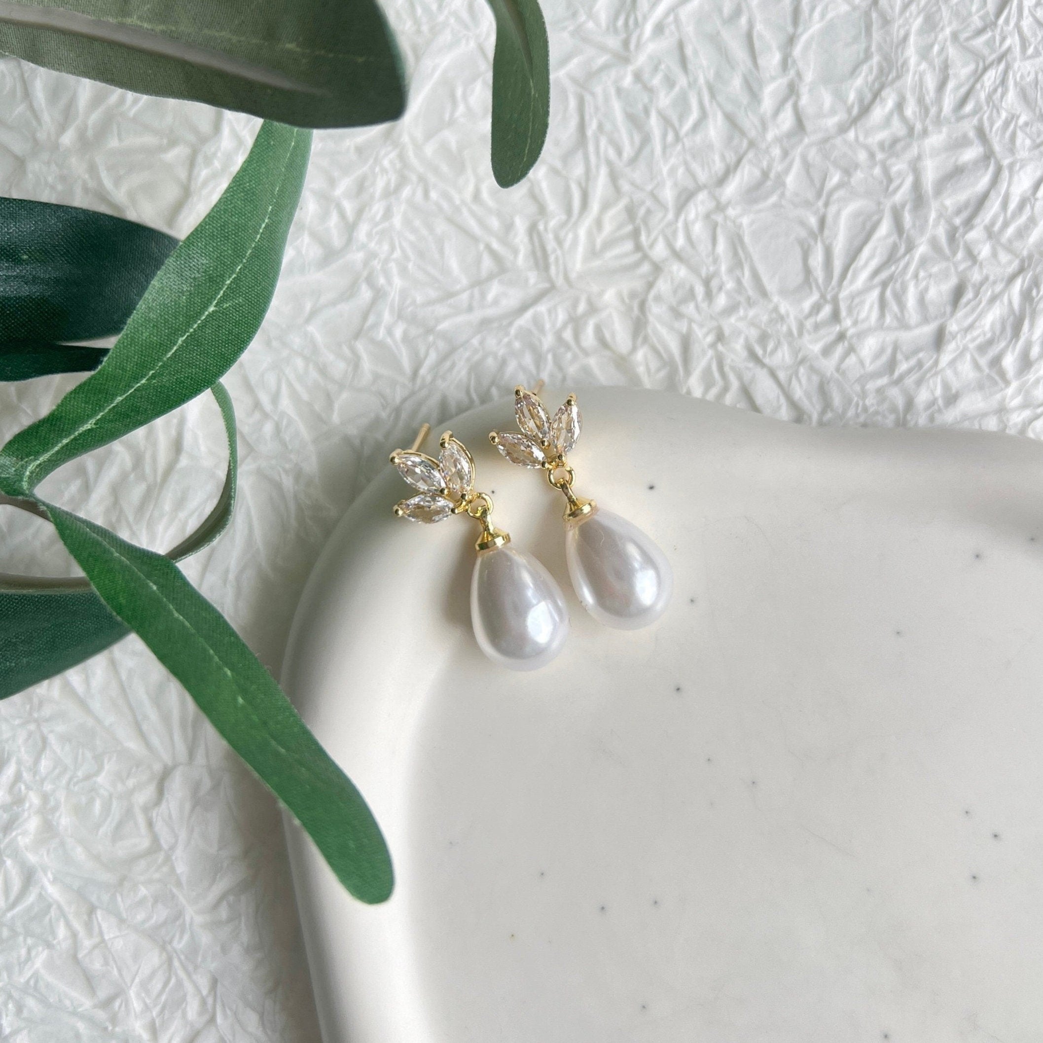 Perlenohrringe Braut, ovale Perlen, Silber oder Gold, Ohrstecker Zirconia, funkelnde - Gold-Ohrringe-Schmuckblüte