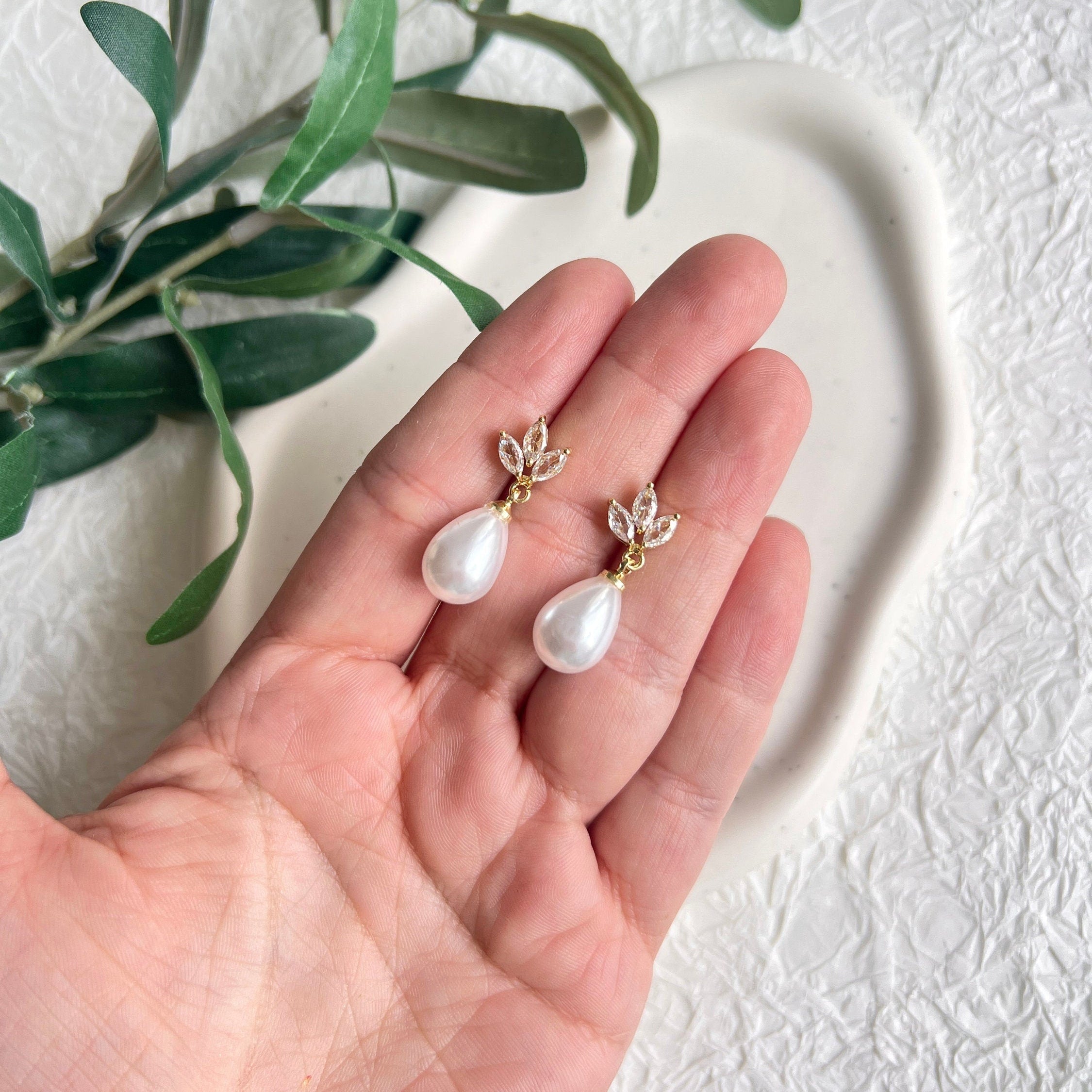 Perlenohrringe Braut, ovale Perlen, Silber oder Gold, Ohrstecker Zirconia, funkelnde - Gold-Ohrringe-Schmuckblüte