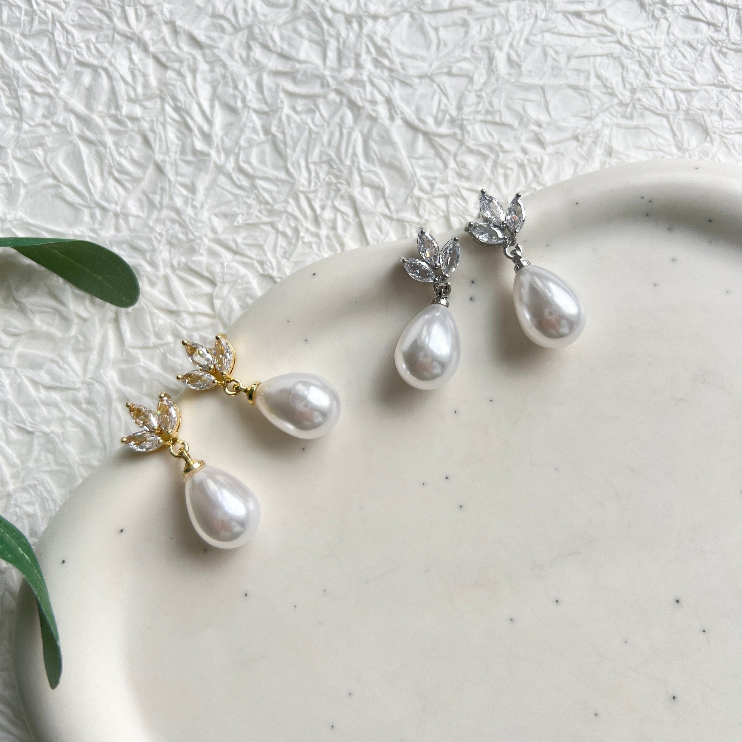 Perlenohrringe Braut, ovale Perlen, Silber oder Gold, Ohrstecker Zirconia, funkelnde - Gold-Ohrringe-Schmuckblüte