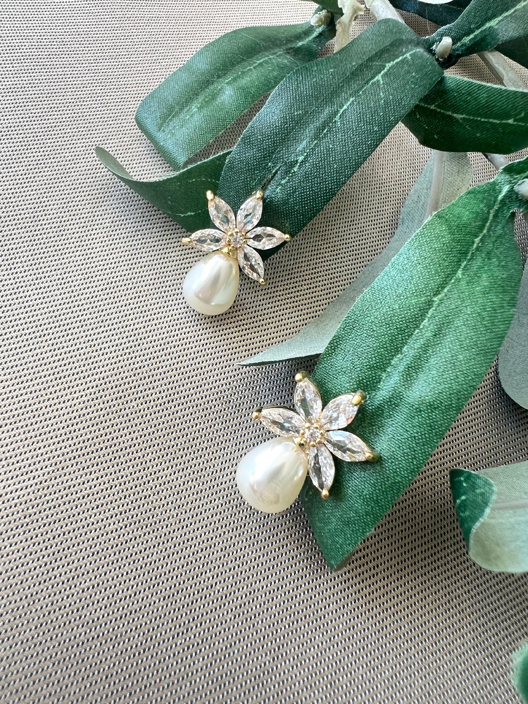 Perlenohrringe, Perlen Ohrstecker Silber, Gold, Roségold, mit Zirkoniasteinen, funkelnde Ohrringe Braut, Brautschmuck, Brautohrringe - Gold-Ohrringe-Schmuckblüte