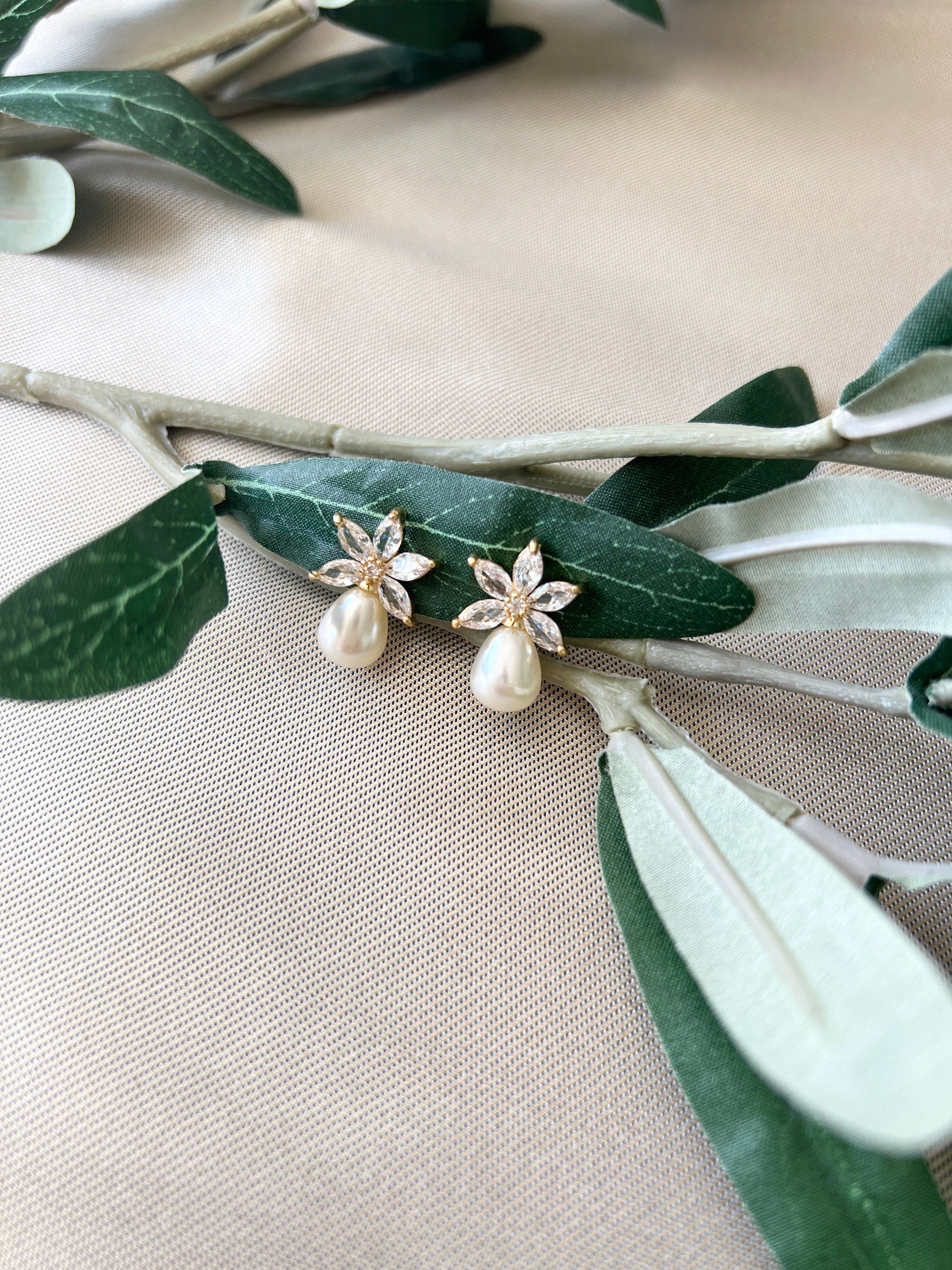 Perlenohrringe, Perlen Ohrstecker Silber, Gold, Roségold, mit Zirkoniasteinen, funkelnde Ohrringe Braut, Brautschmuck, Brautohrringe - Gold-Ohrringe-Schmuckblüte