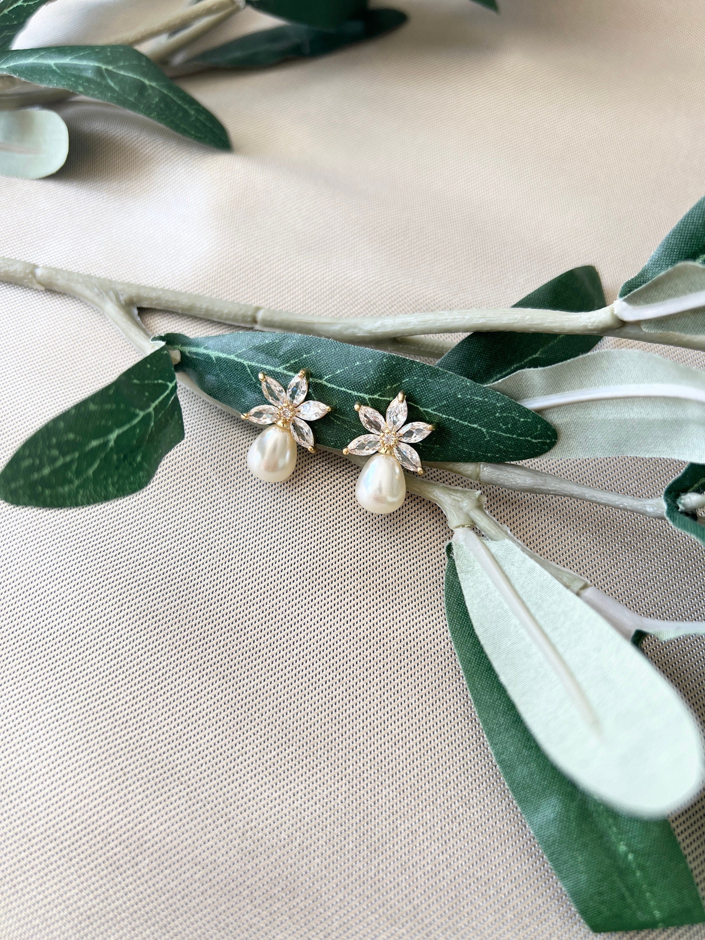 Perlenohrringe, Perlen Ohrstecker Silber, Gold, Roségold, mit Zirkoniasteinen, funkelnde Ohrringe Braut, Brautschmuck, Brautohrringe - Rose gold-Ohrringe-Schmuckblüte