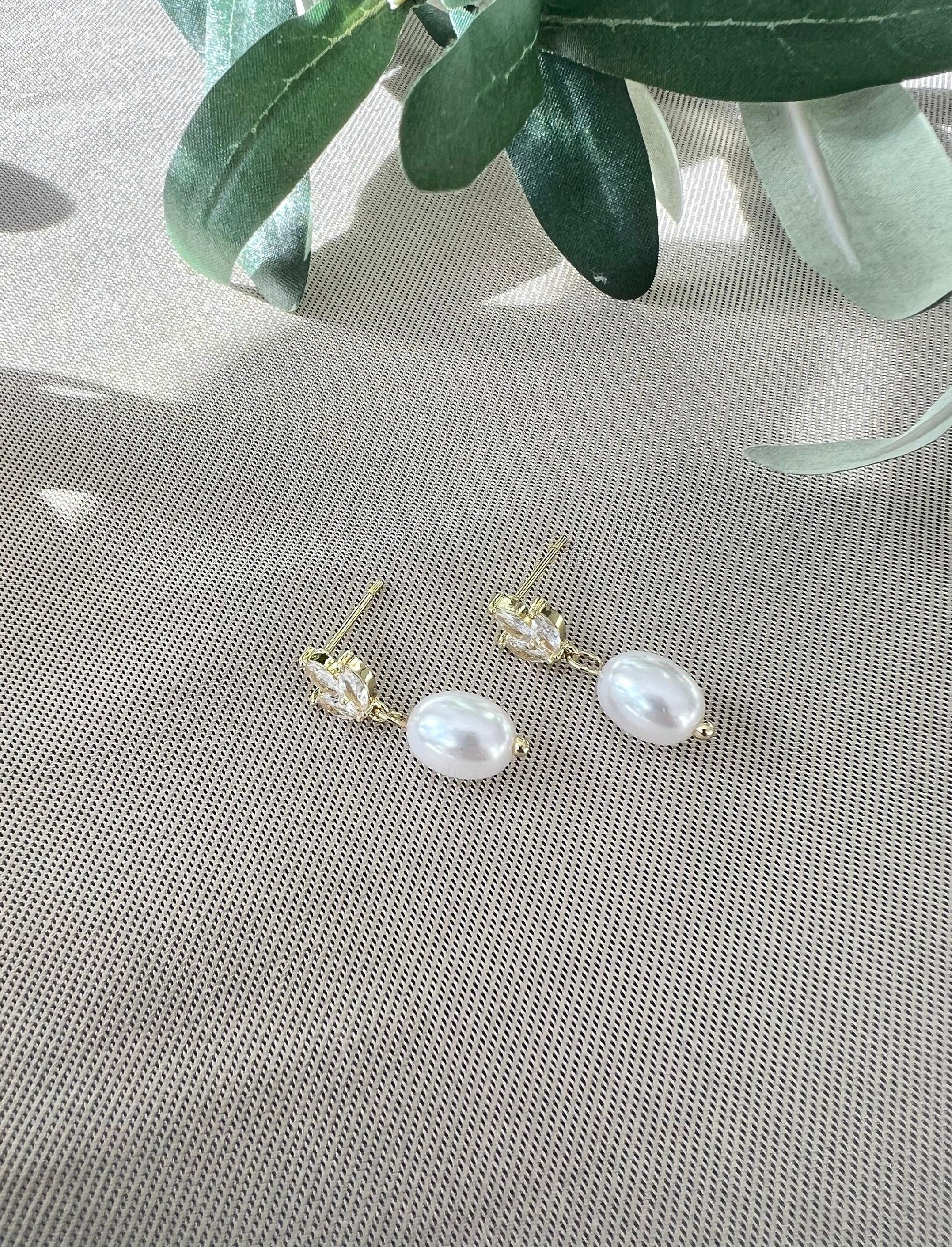 Perlenohrringe, Perlen Ohrstecker, Silber, Gold, Zirkoniasteine, funkelnde Ohrringe Braut, - Gold-Ohrringe-Schmuckblüte