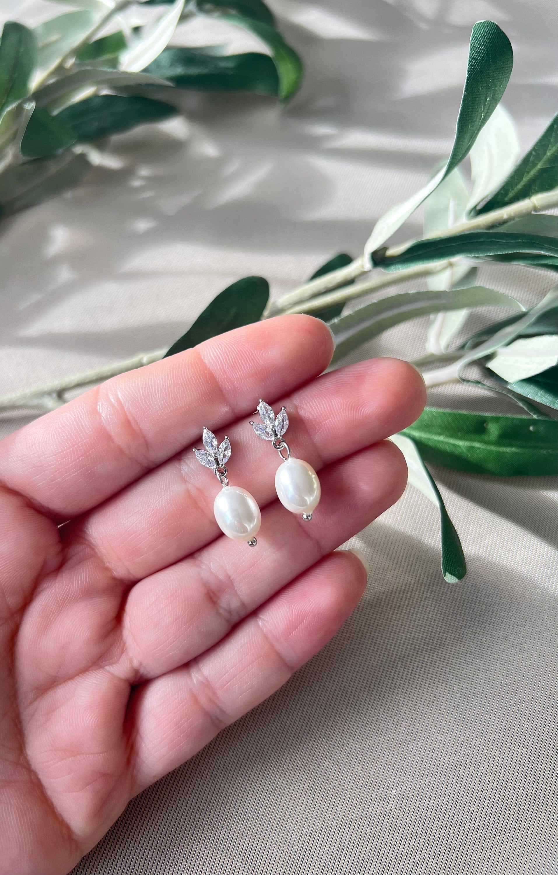 Perlenohrringe, Perlen Ohrstecker, Silber, Gold, Zirkoniasteine, funkelnde Ohrringe Braut, - Silber-Ohrringe-Schmuckblüte