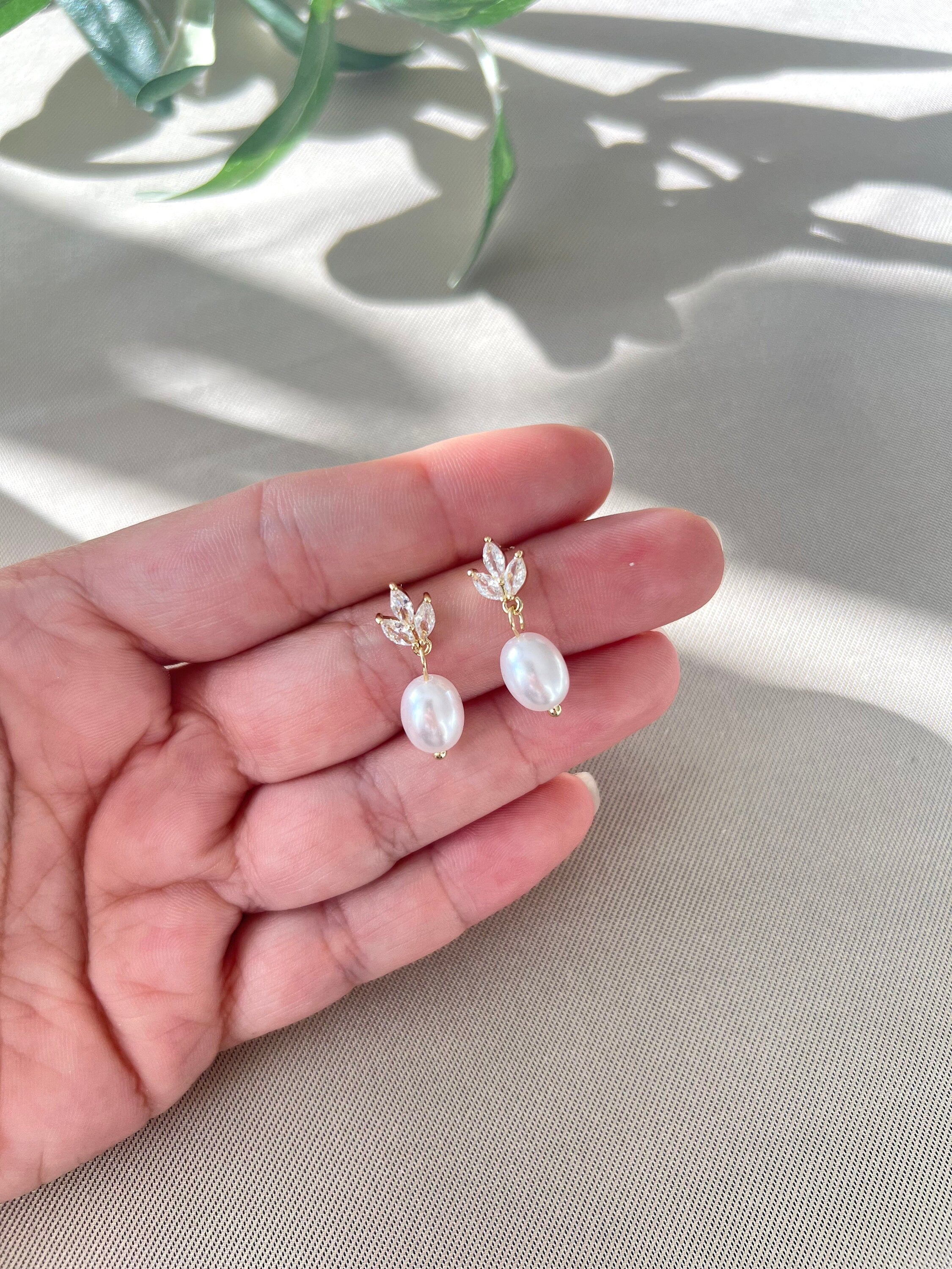 Perlenohrringe, Perlen Ohrstecker, Silber, Gold, Zirkoniasteine, funkelnde Ohrringe Braut, - Silber-Ohrringe-Schmuckblüte