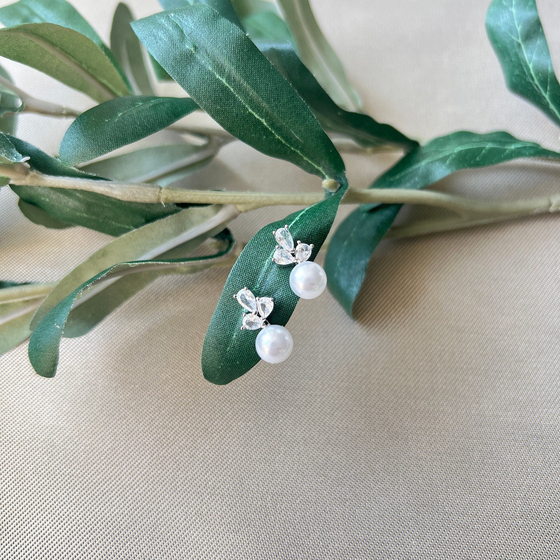 Perlenohrringe, Perlen Ohrstecker Silber mit Zirkoniasteinen, funkelnde Ohrringe Braut, Brautschmuck, Brautohrringe, edler Schmuck Frauen-Ohrringe-Schmuckblüte