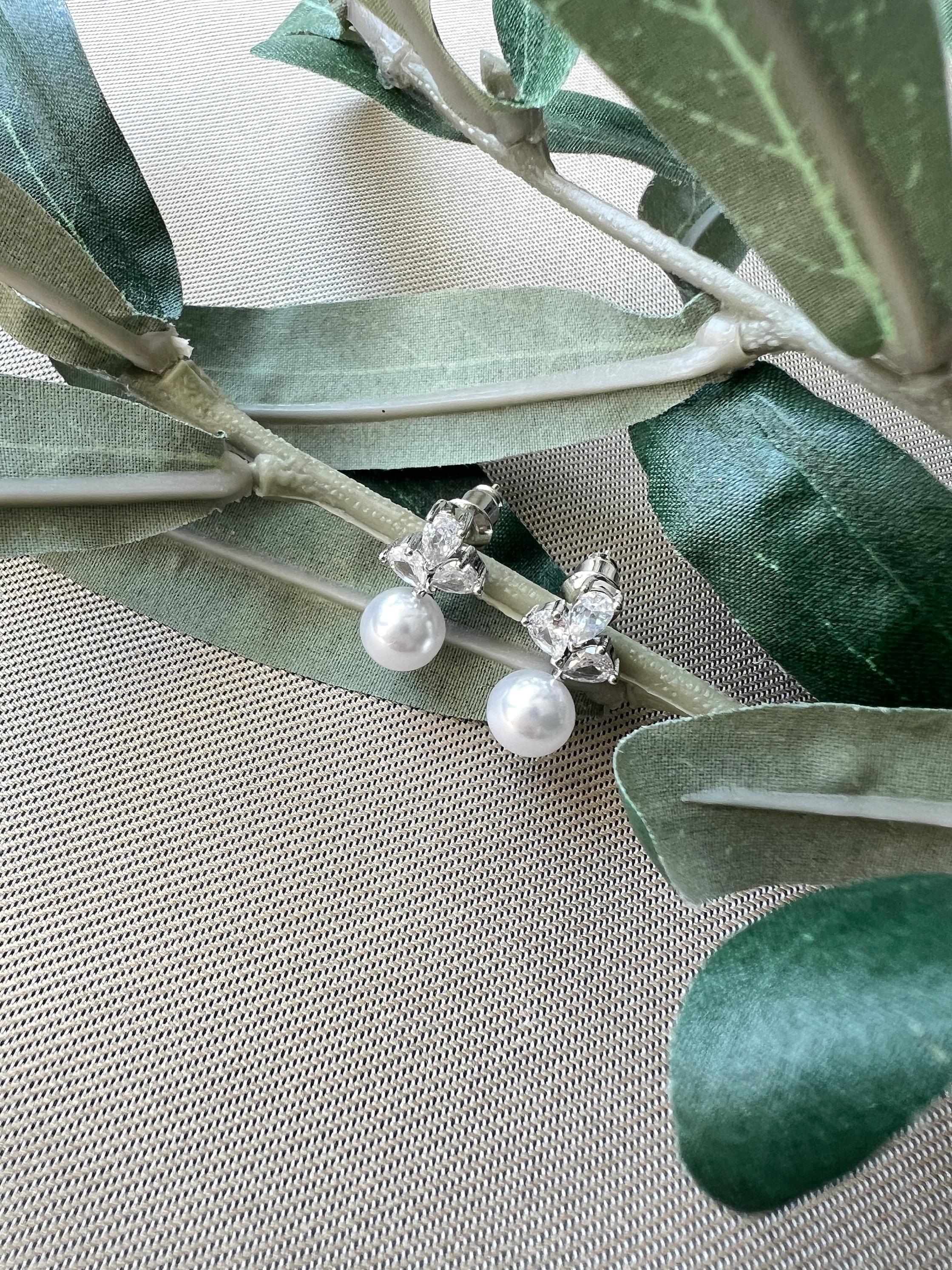 Perlenohrringe, Perlen Ohrstecker Silber mit Zirkoniasteinen, funkelnde Ohrringe Braut, Brautschmuck, Brautohrringe, edler Schmuck Frauen-Ohrringe-Schmuckblüte