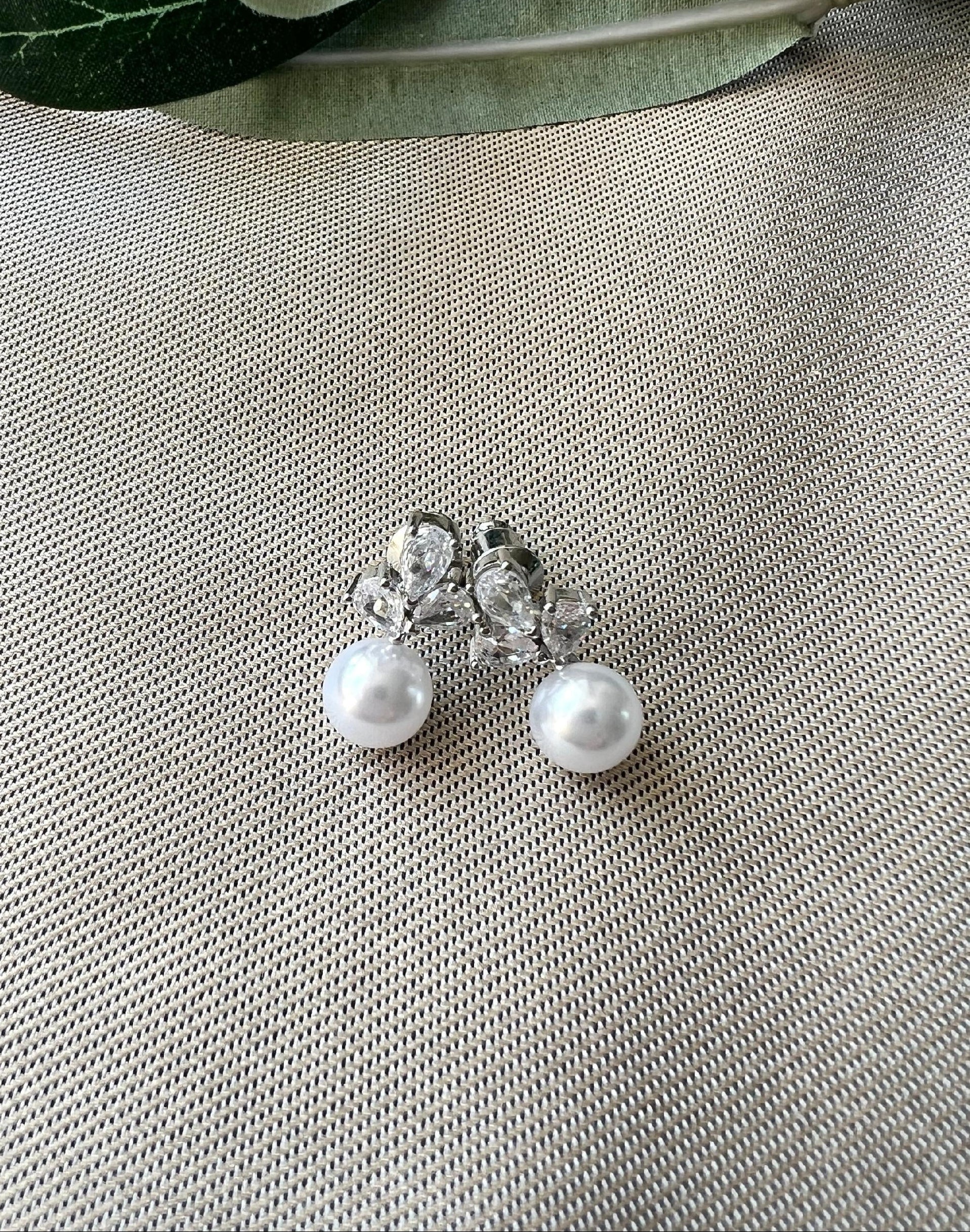 Perlenohrringe, Perlen Ohrstecker Silber mit Zirkoniasteinen, funkelnde Ohrringe Braut, Brautschmuck, Brautohrringe, edler Schmuck Frauen-Ohrringe-Schmuckblüte