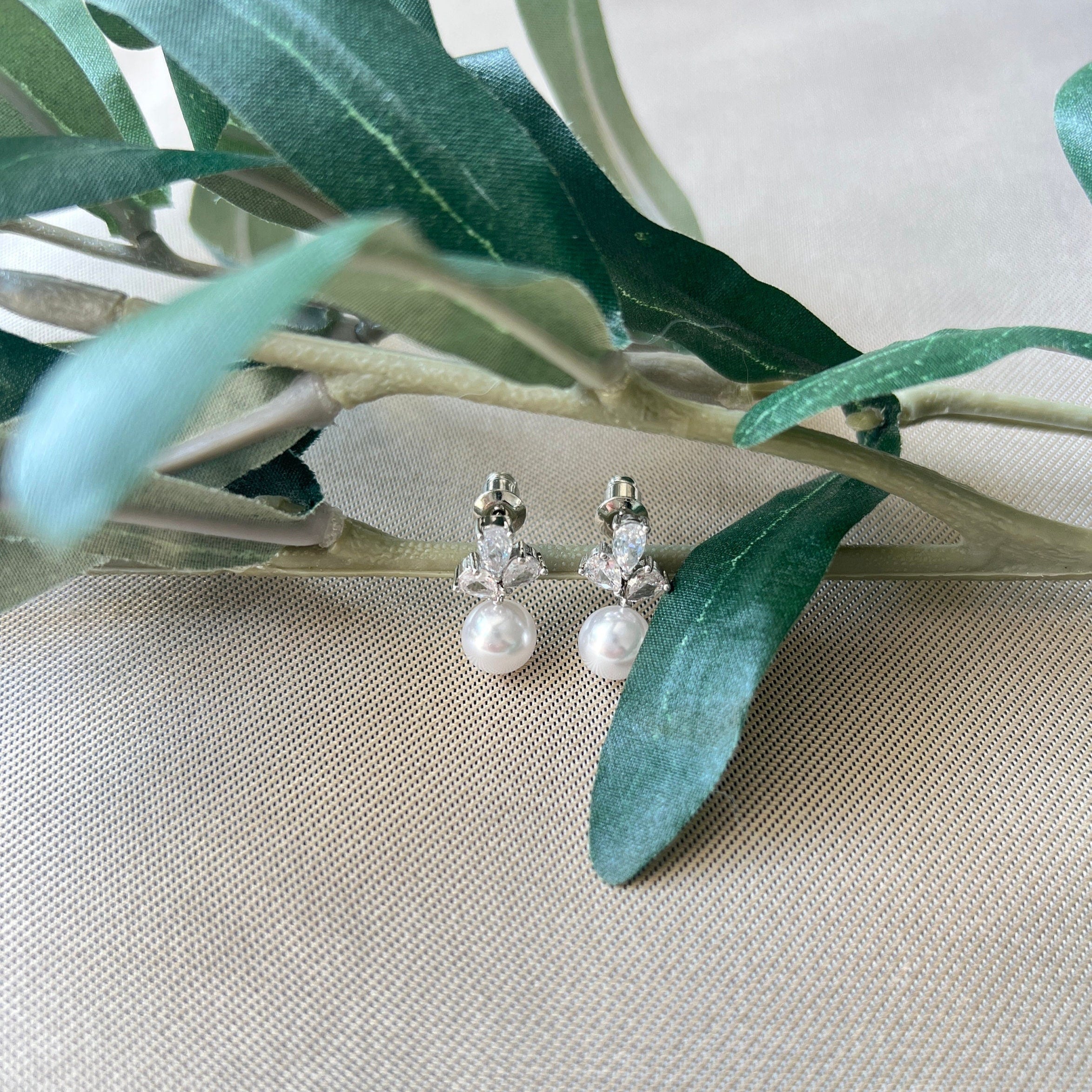 Perlenohrringe, Perlen Ohrstecker Silber mit Zirkoniasteinen, funkelnde Ohrringe Braut, Brautschmuck, Brautohrringe, edler Schmuck Frauen-Ohrringe-Schmuckblüte