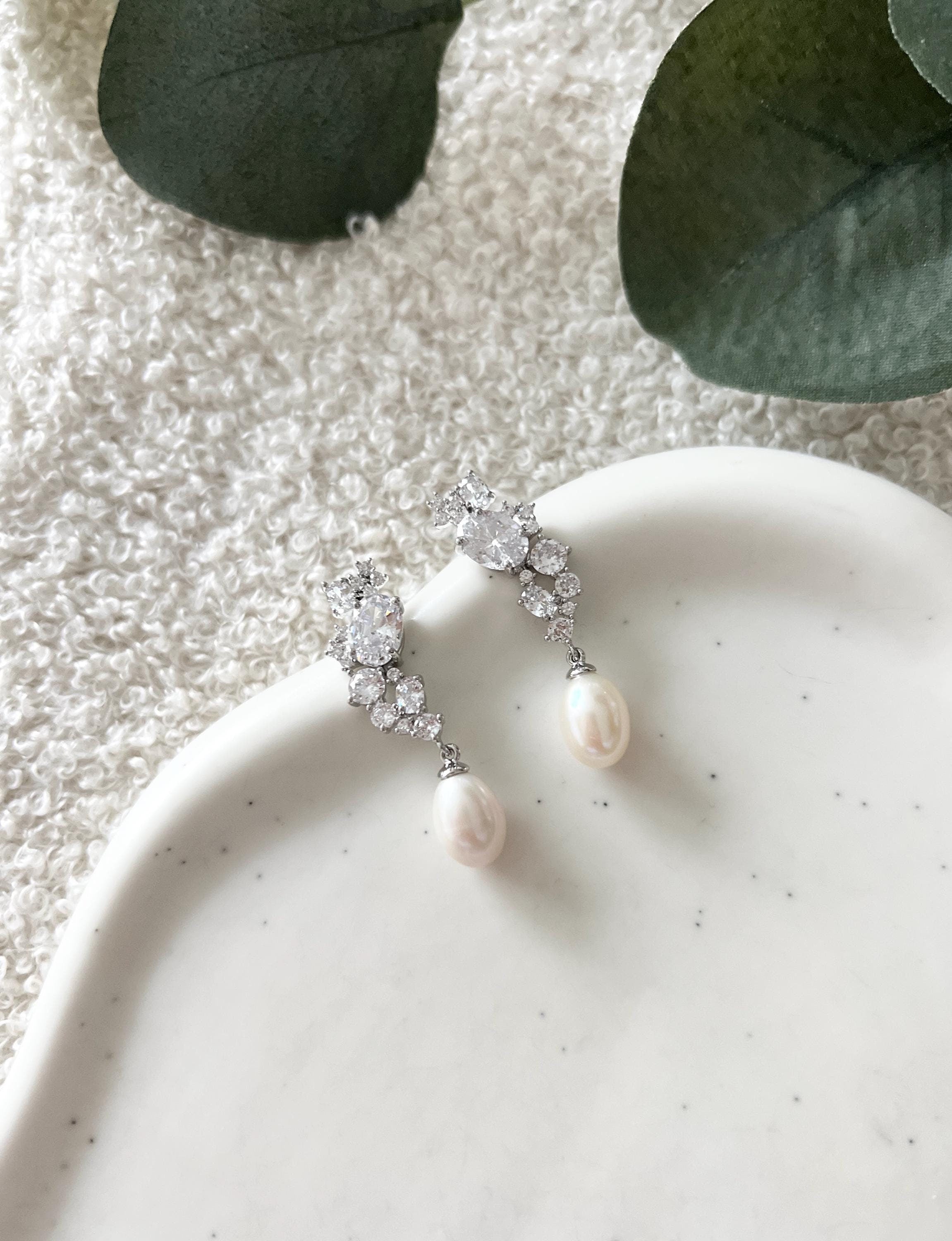 Perlenohrringe, Cubic Zirconia, ovale Perlen, Ohrringe Hochzeit, moderne Hängeohrringe, Standesamt, Schmuck Braut, Brautschmuck Hochzeit, elegante Ohrstecker, Perlenschmuck
