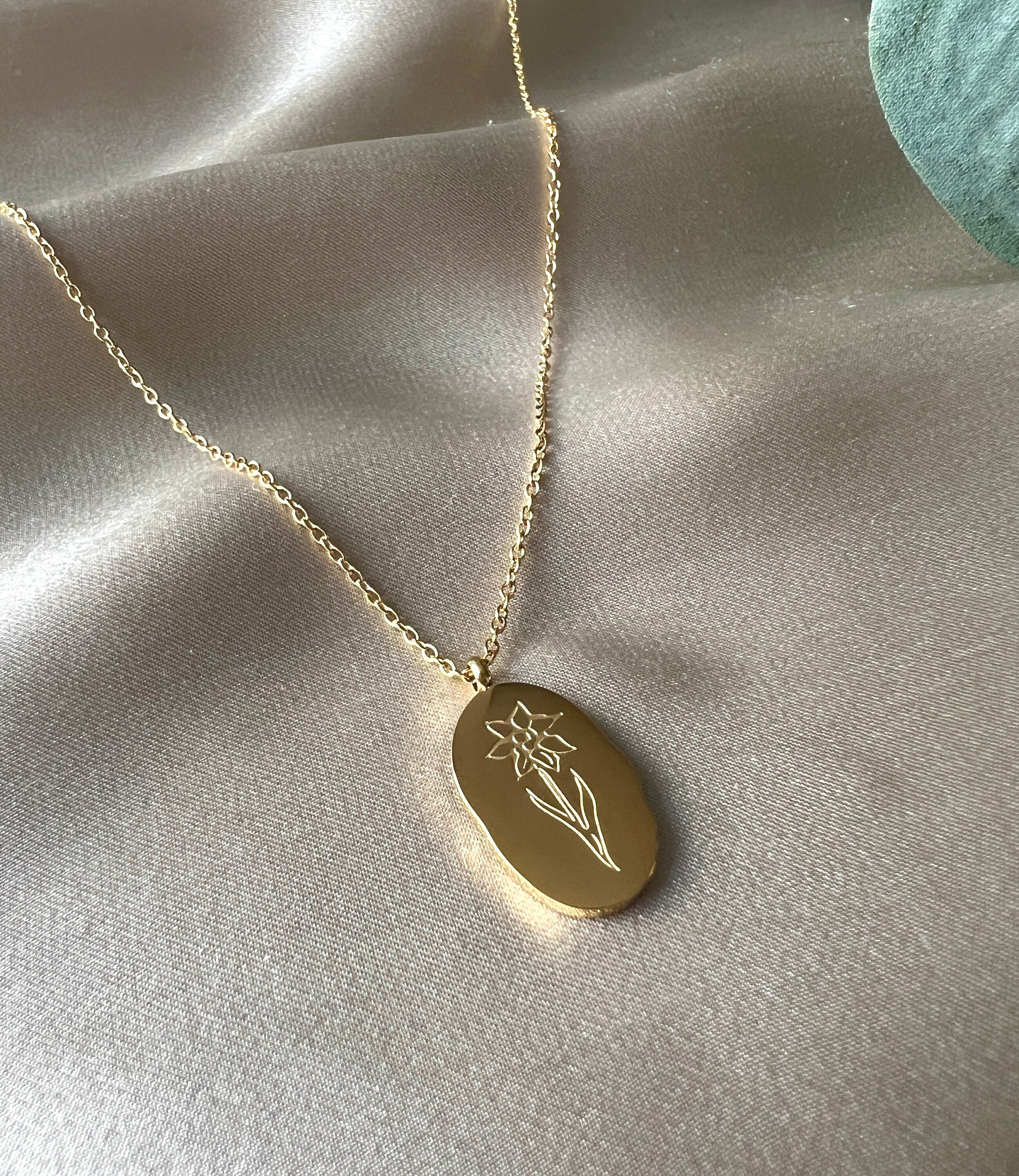 Persönliche Halskette, Geburtsmonat, Monat März, Geburtsblume Narzisse, Blume, Gold, wasserfest Halskette für Frauen, Geburtstagsgeschenk, Geschenk Trauzeugin, Brautjungfer, Brautmutter, Kette mit feinem Schriftzug, Schmuckblüte