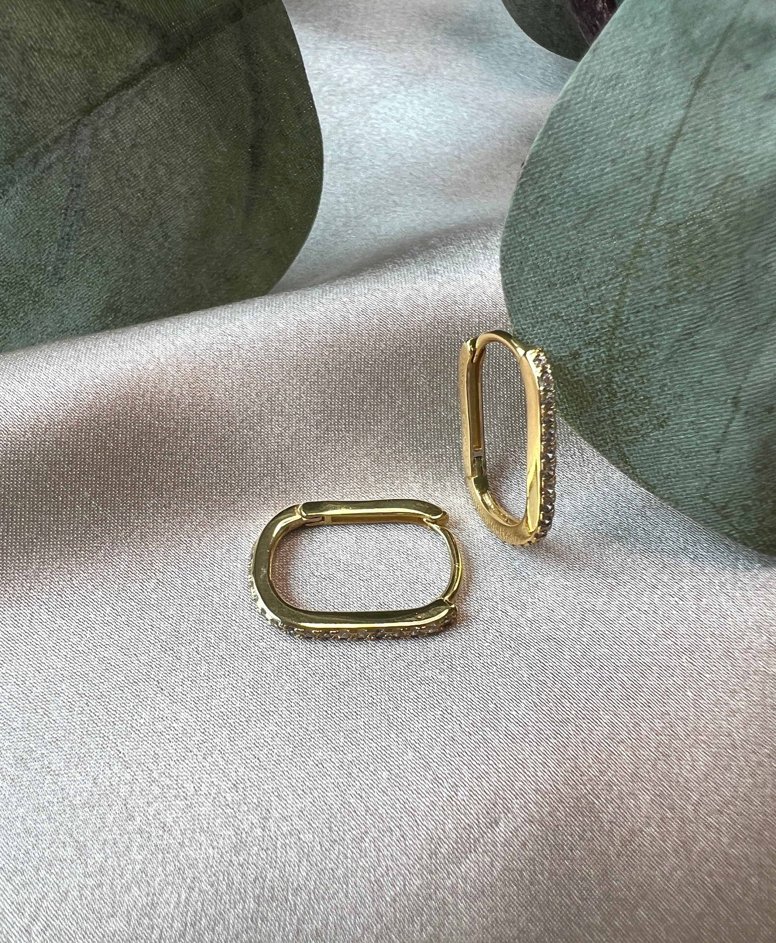 Rechteckige Creolen mit Zirkon-Pavé - gold und silber - minimalistische Ohrringe - Gold Einzeln-Ohrringe-Schmuckblüte