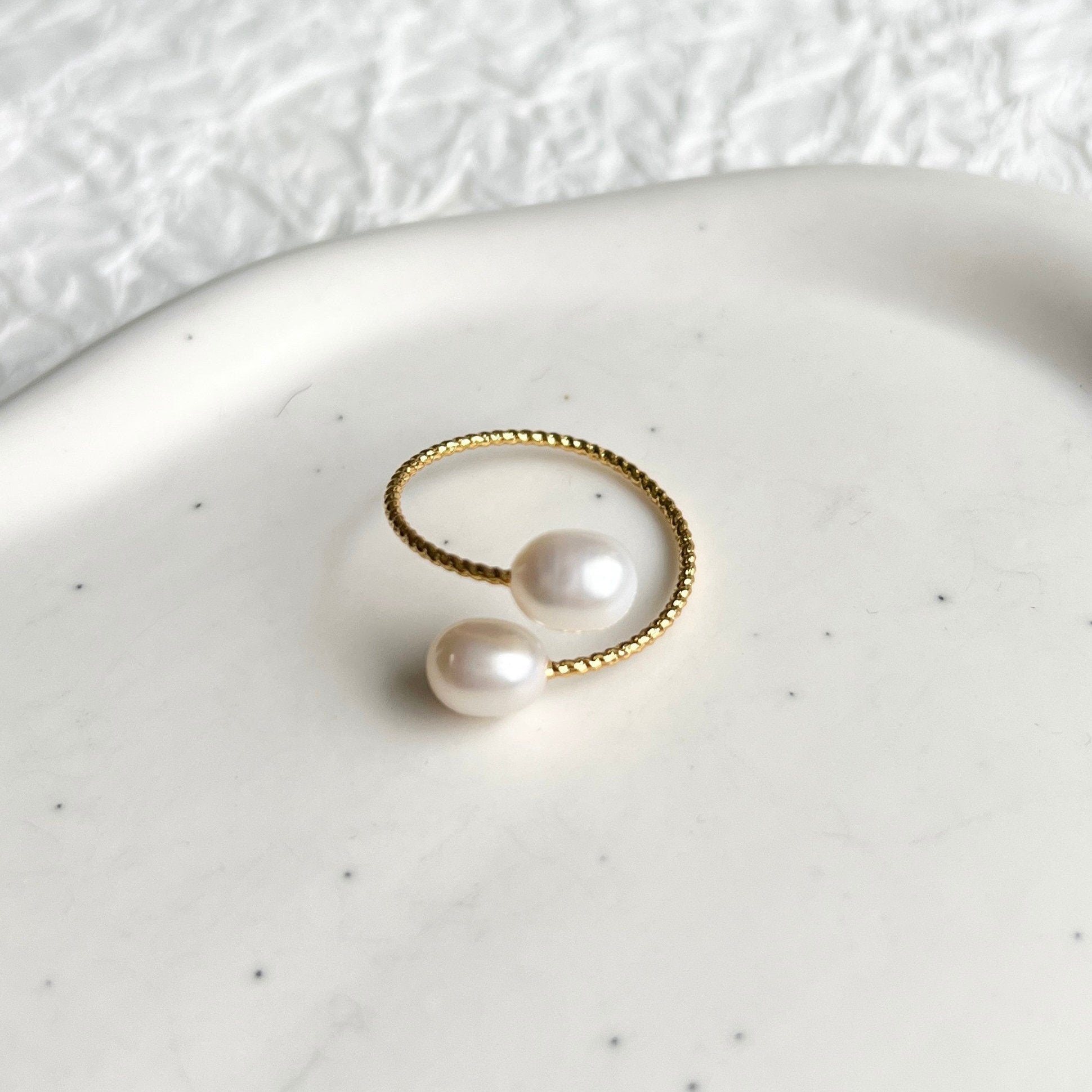 Ring, Gold, feine weiße Perlen, gedrehter Fingerschmuck, offen, verstellbar filigraner Fingerring,-Ringe-Schmuckblüte