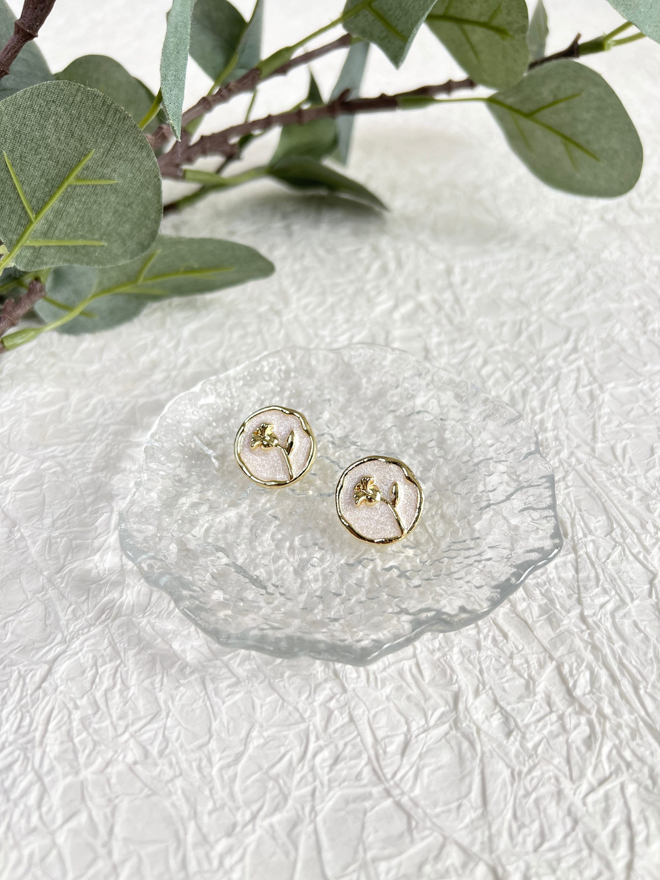 Runde Ohrstecker, helles Gold und Weiß, Blume, Glitzer, Goldschmuck Ohrringe, floral, Hochzeit,-Ohrringe-Schmuckblüte